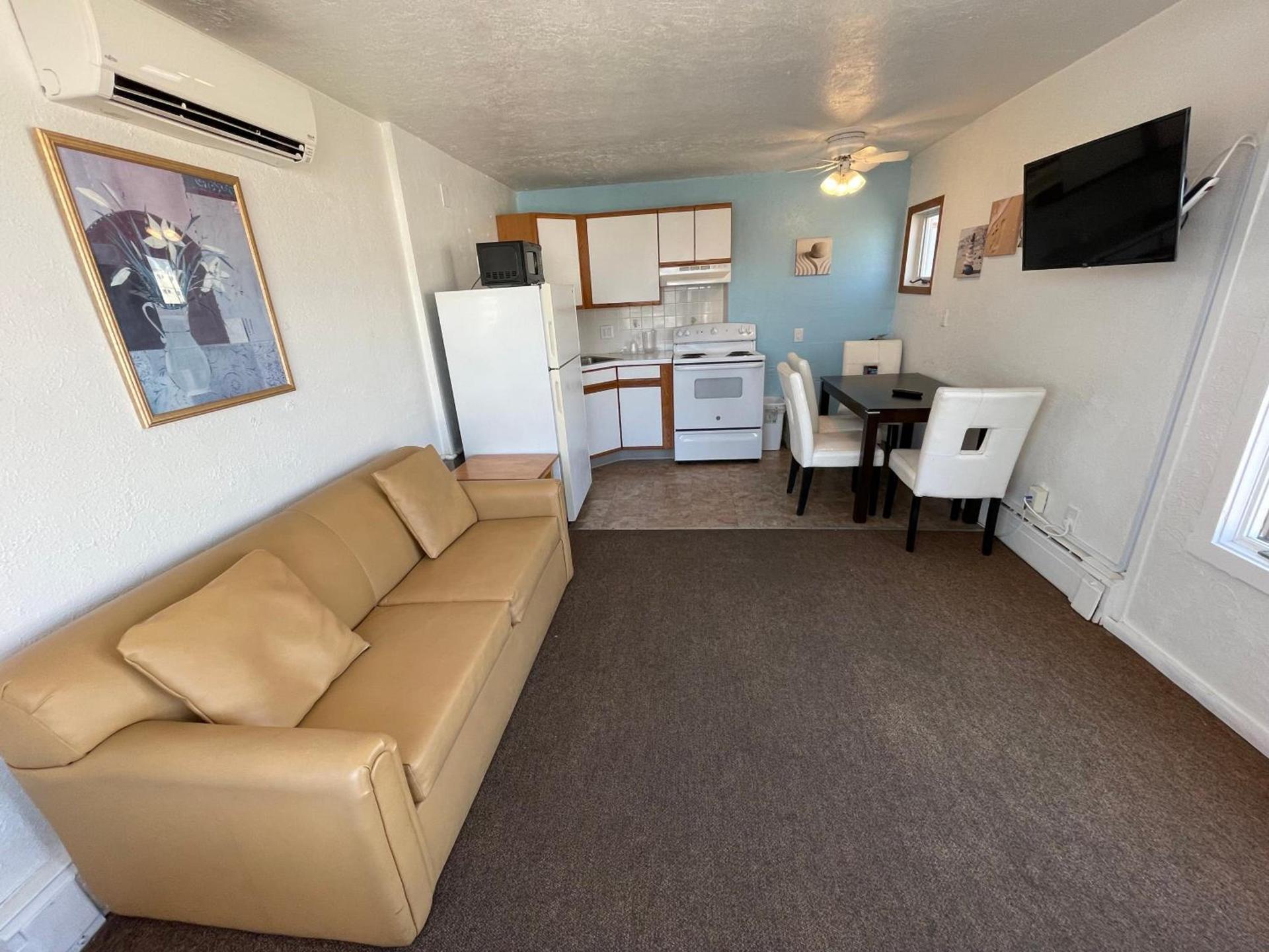 Pink Champagne Motel photo 41