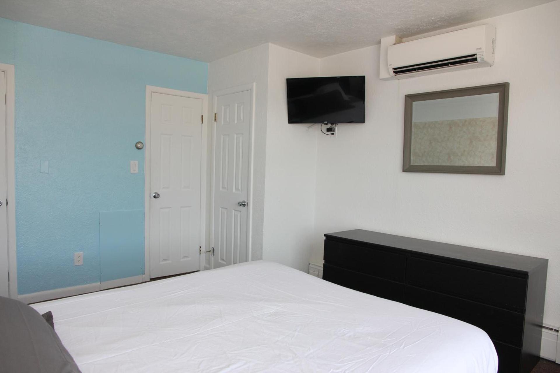 Pink Champagne Motel photo 43