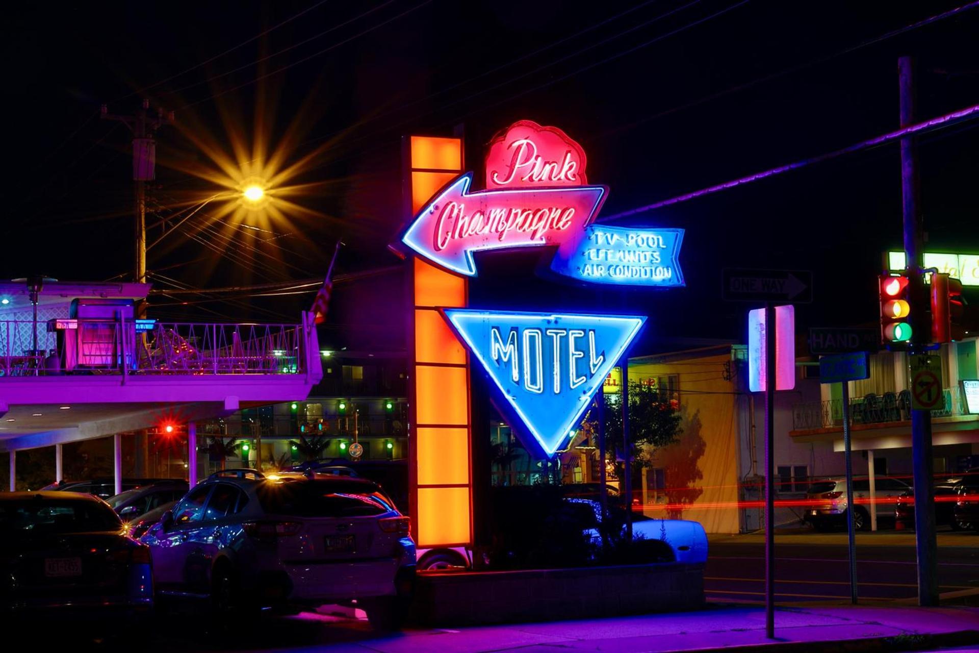 Pink Champagne Motel photo 57