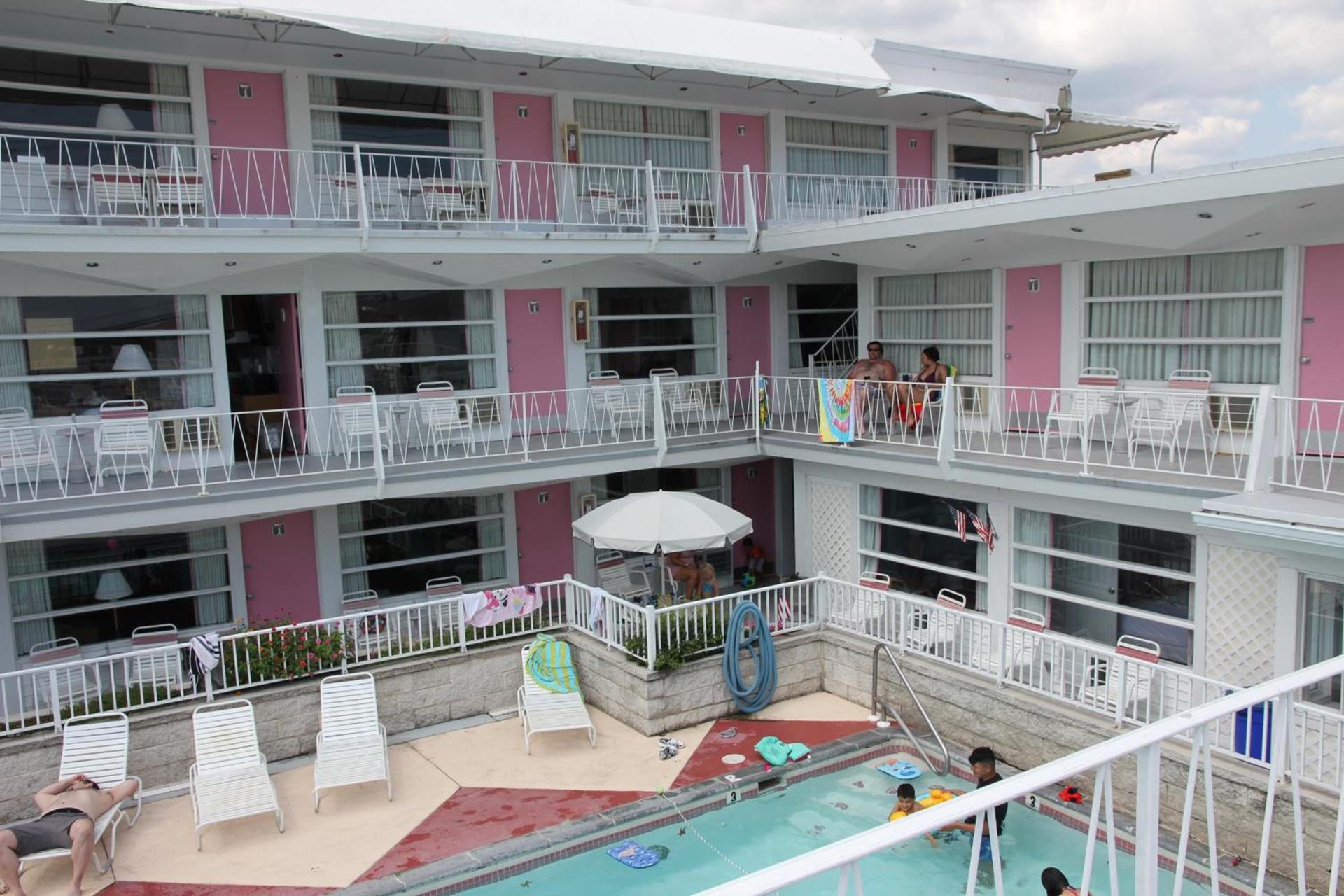 Pink Champagne Motel photo 50
