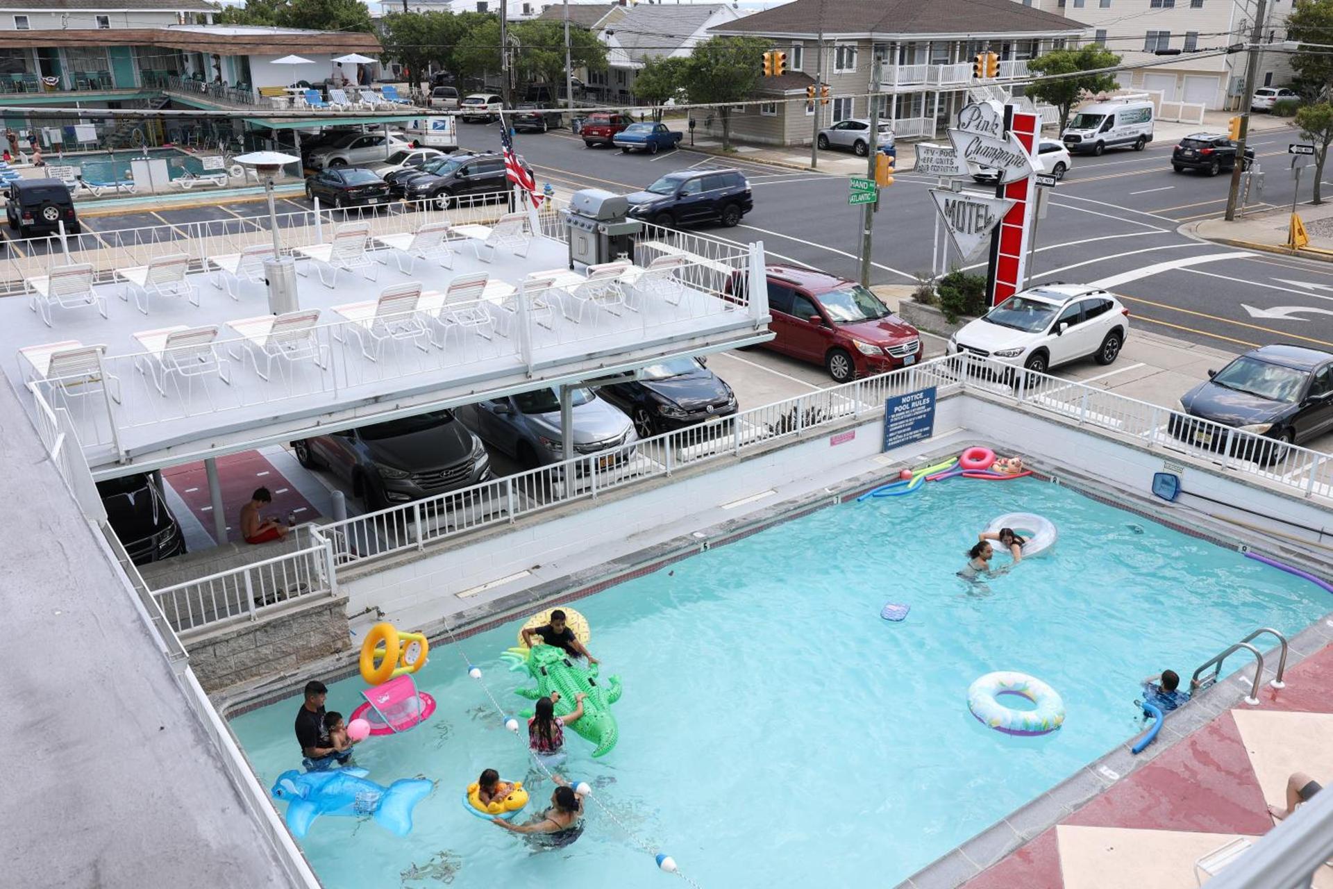 Pink Champagne Motel photo 48