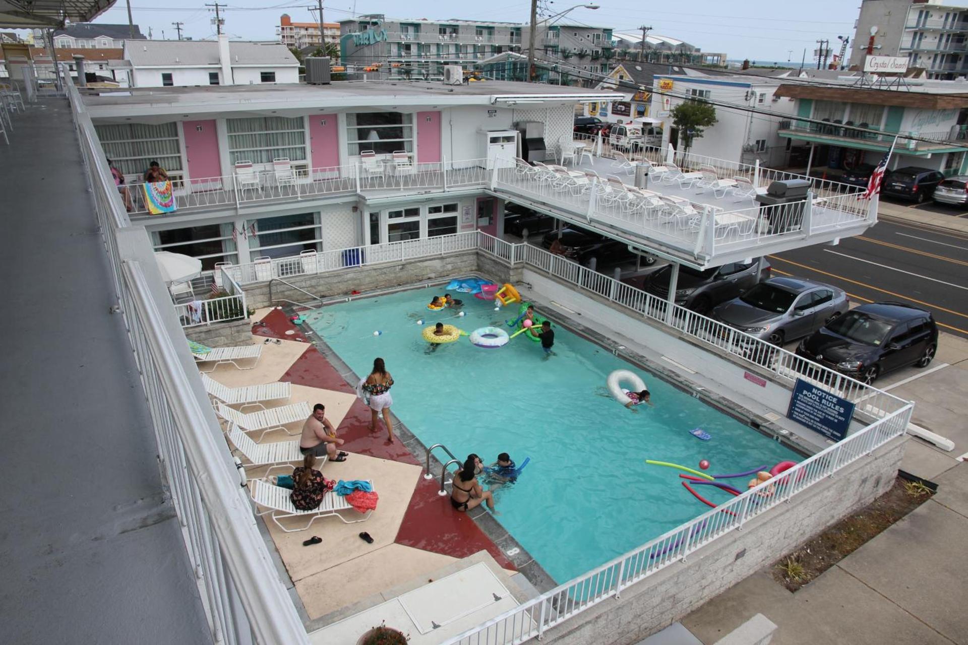 Pink Champagne Motel photo 3