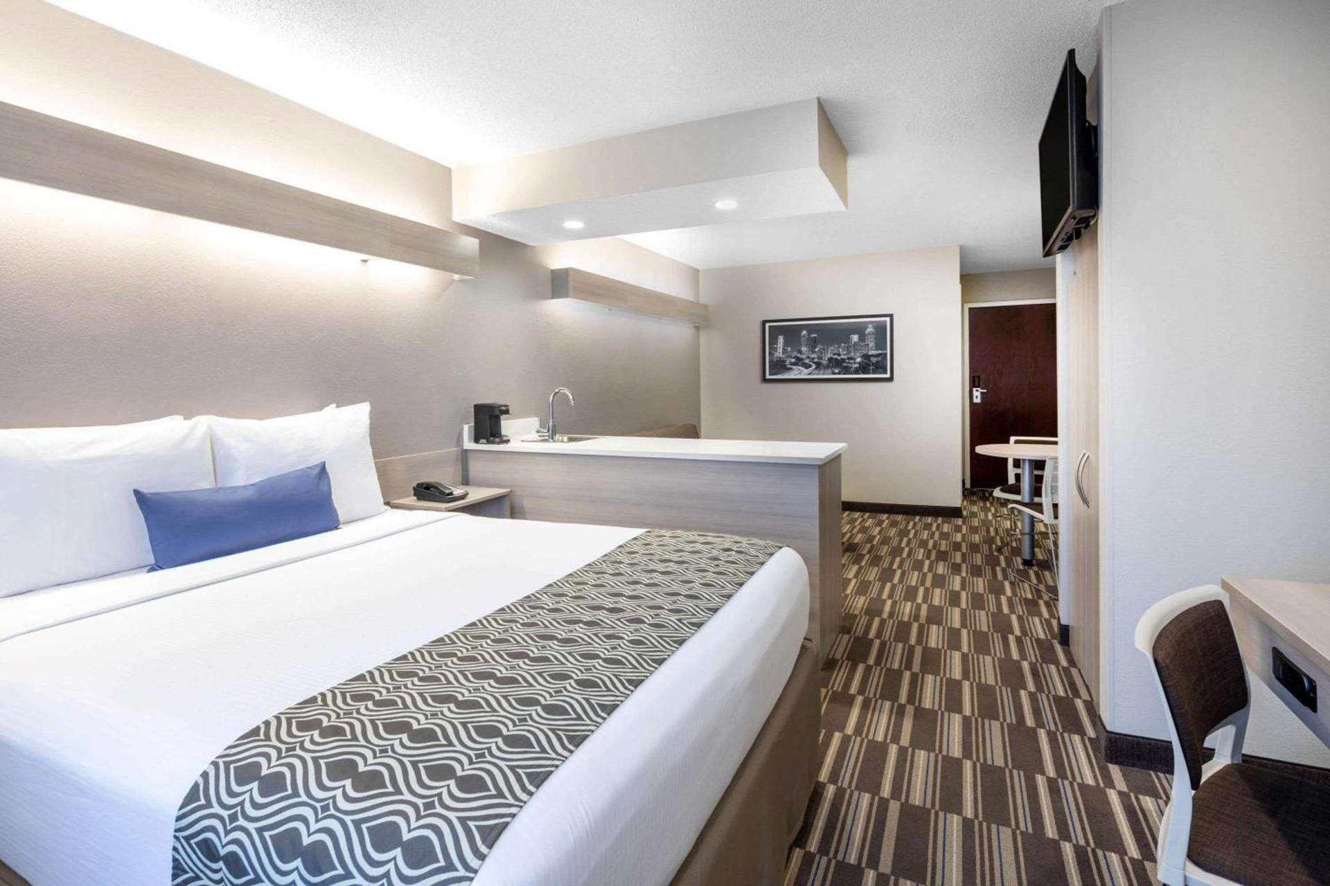 Microtel Inn & Suites by Wyndham Atlanta Buckhead Area photo 9