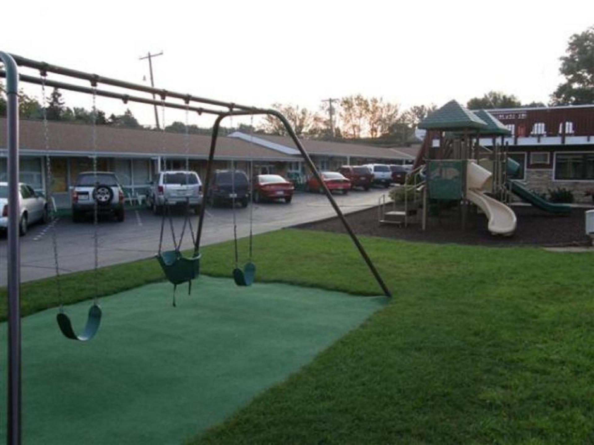 Black Hawk Motel & Suites photo 12