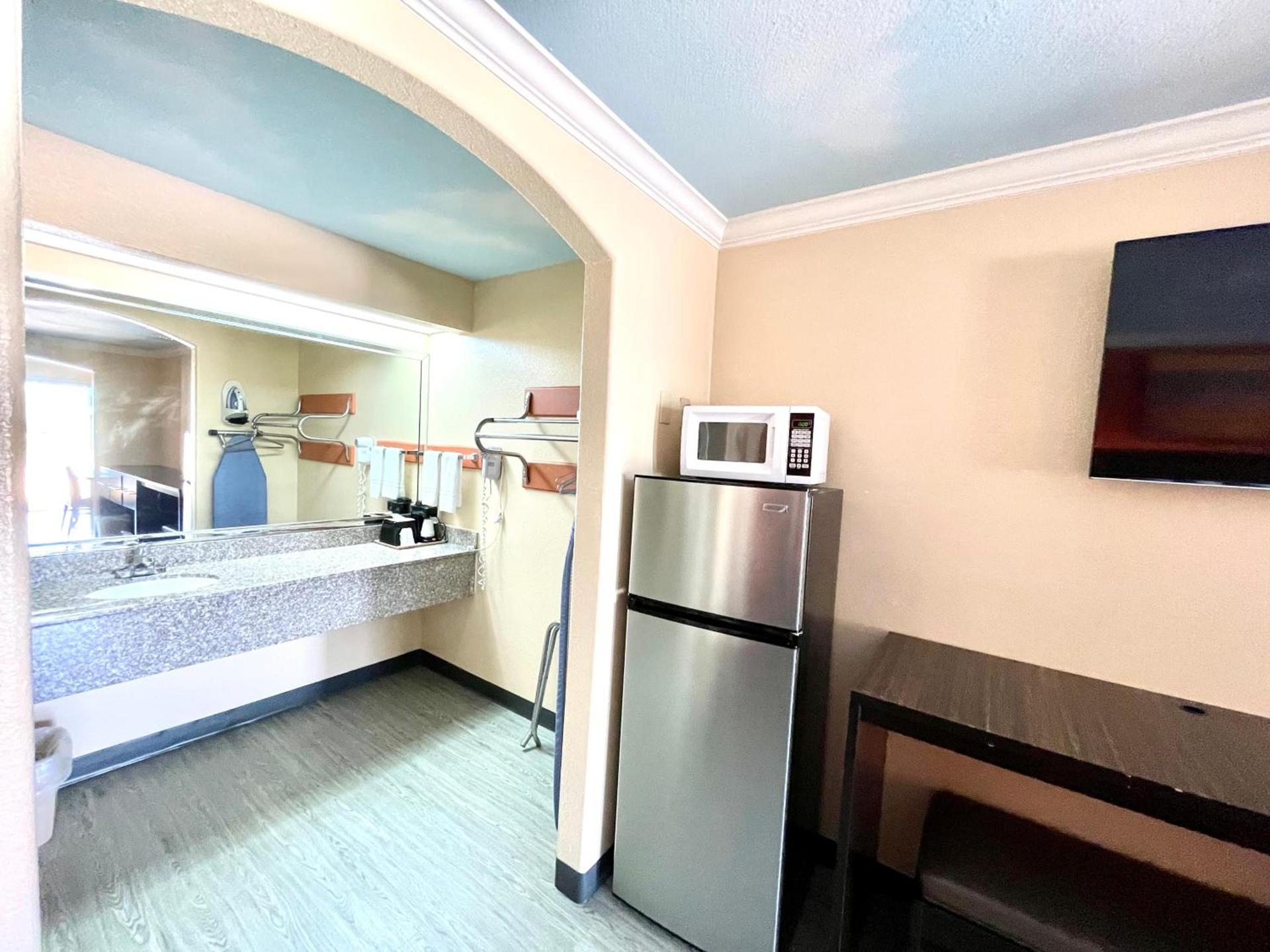 Luxury Inn Liberty photo 19