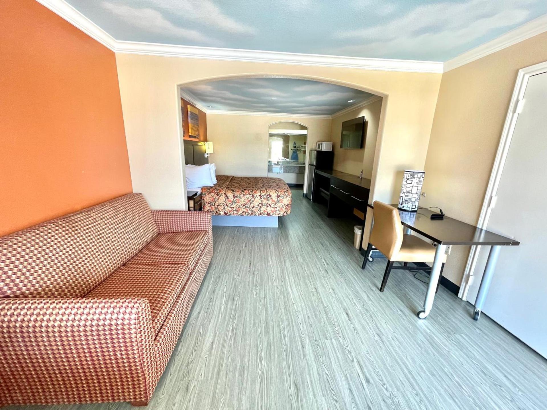 Luxury Inn Liberty photo 18