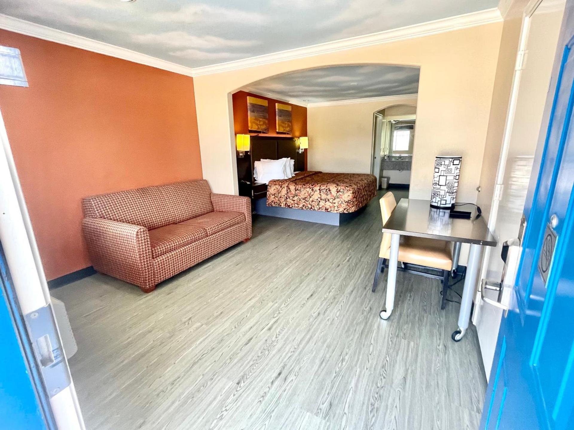 Luxury Inn Liberty photo 17