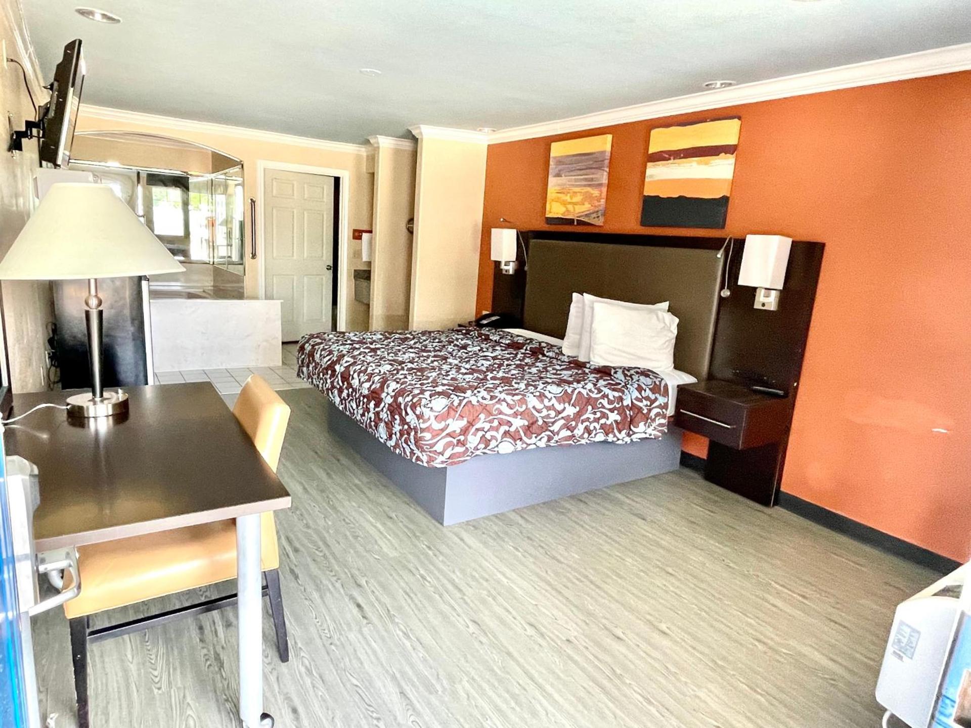 Luxury Inn Liberty photo 14