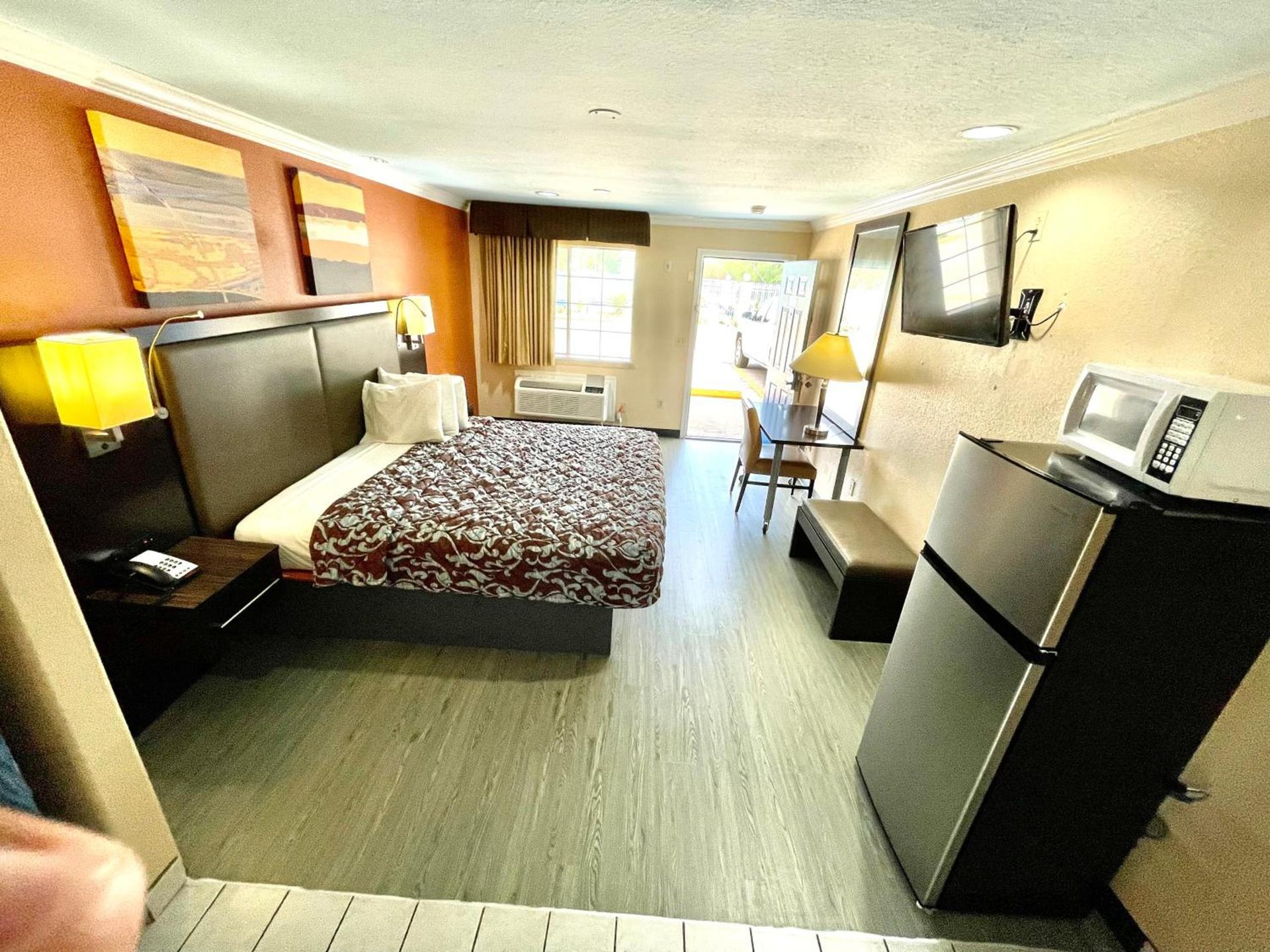 Luxury Inn Liberty photo 13