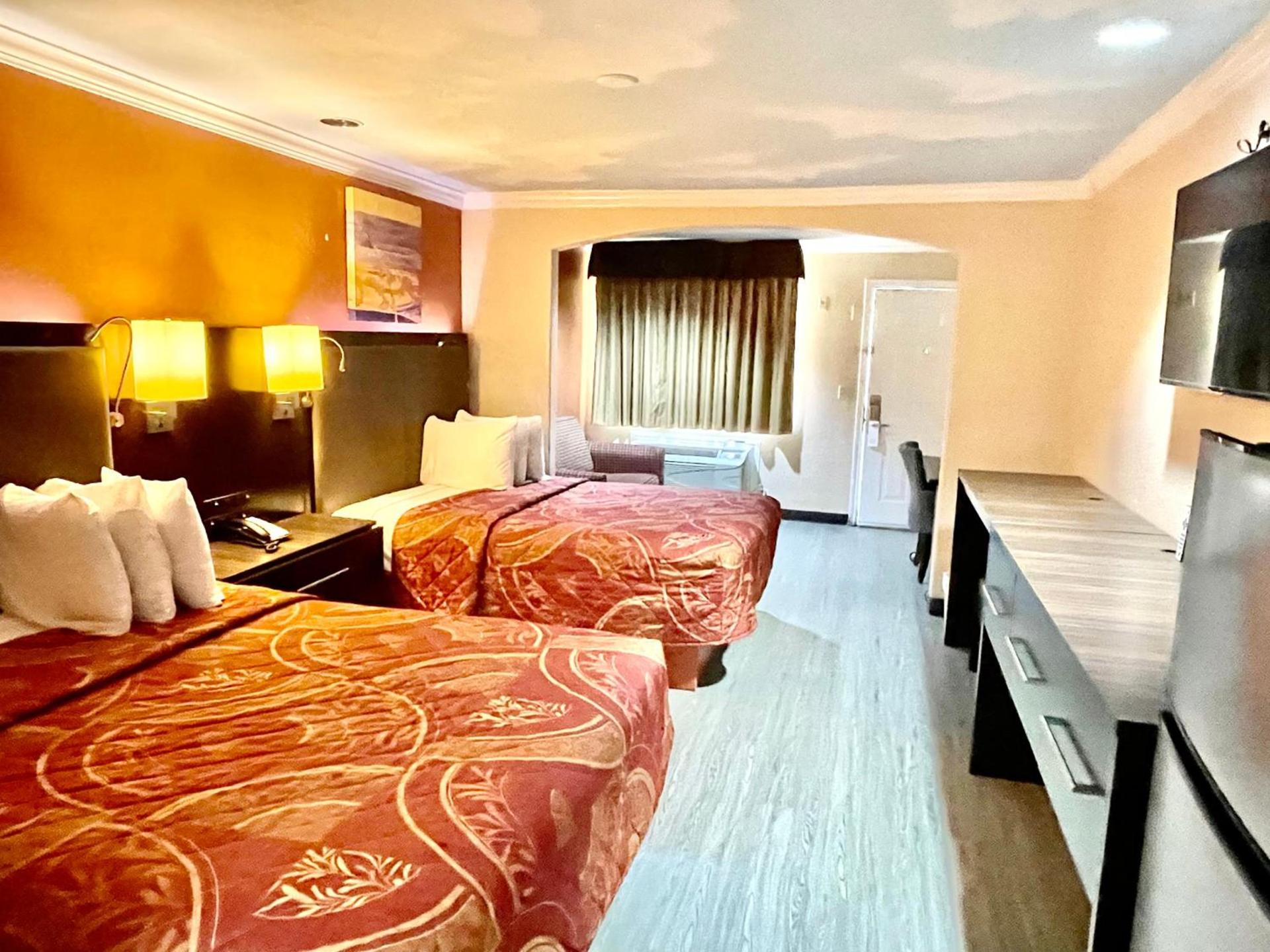 Luxury Inn Liberty photo 11