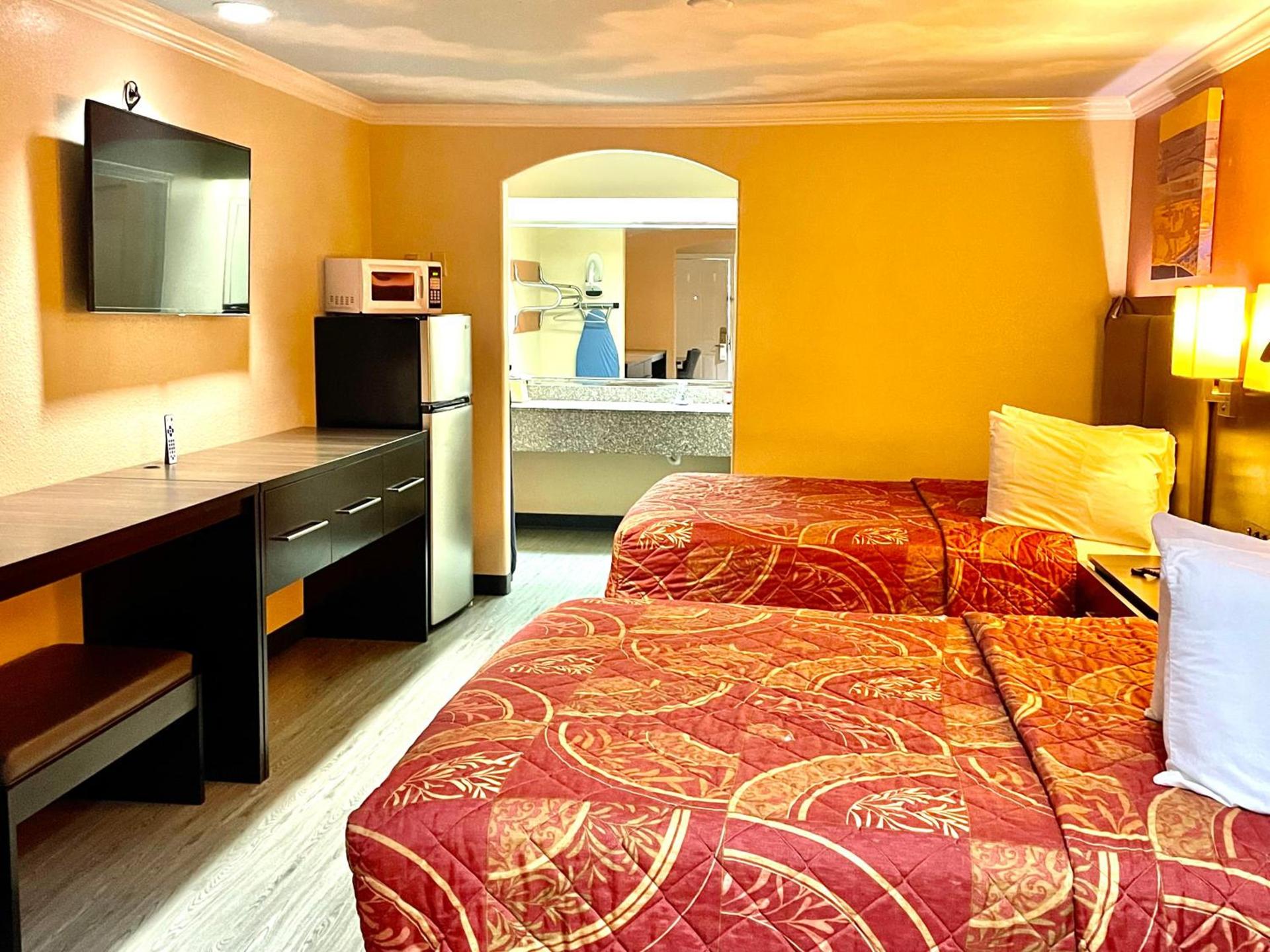 Luxury Inn Liberty photo 7