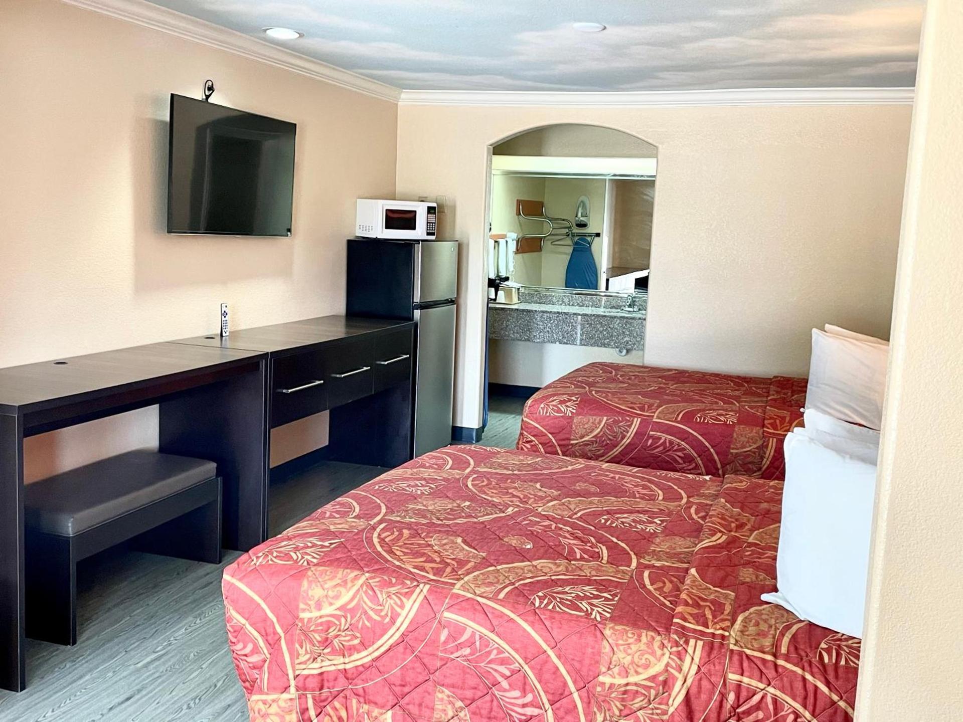 Luxury Inn Liberty photo 9
