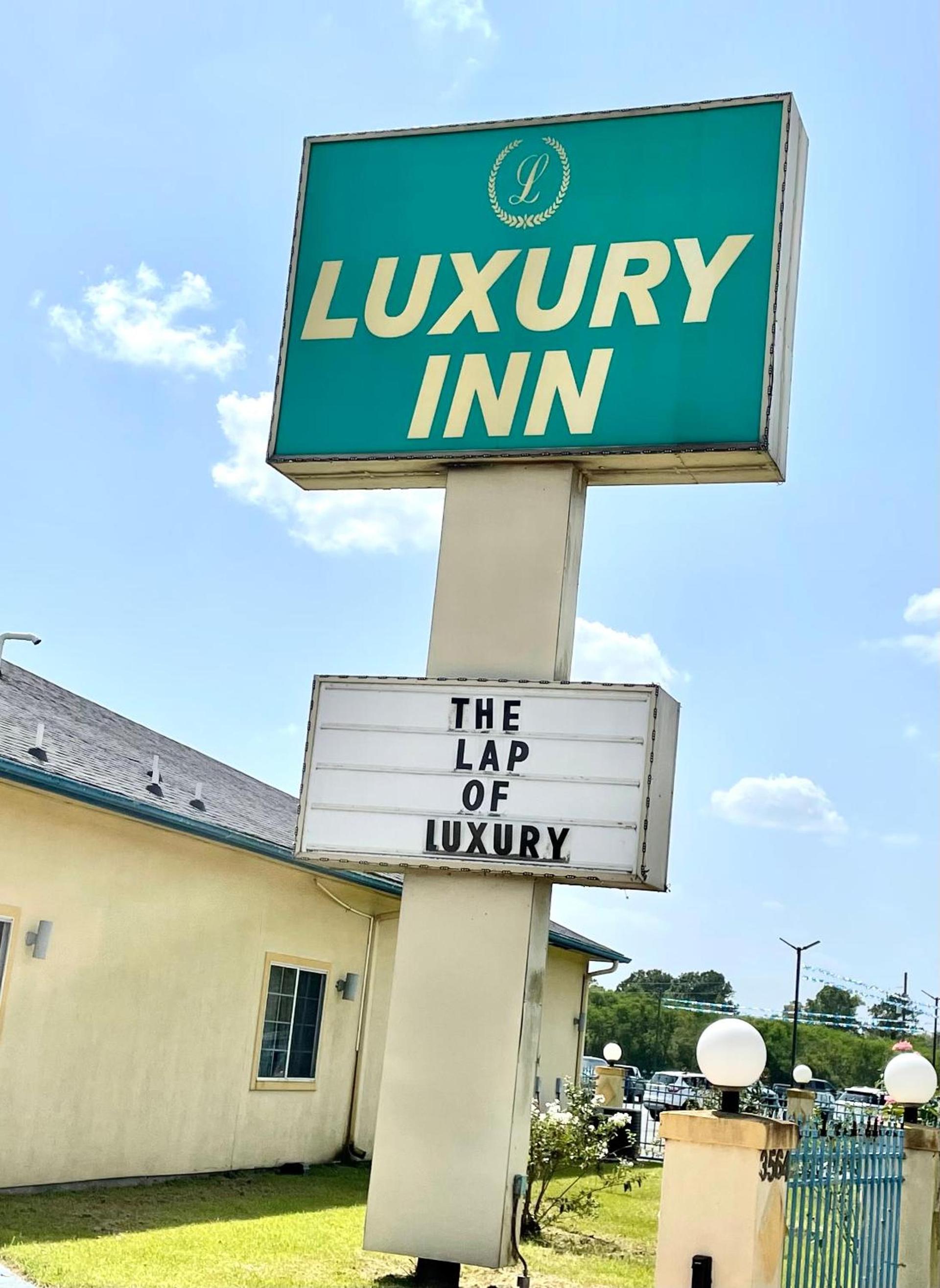 Luxury Inn Liberty photo 32