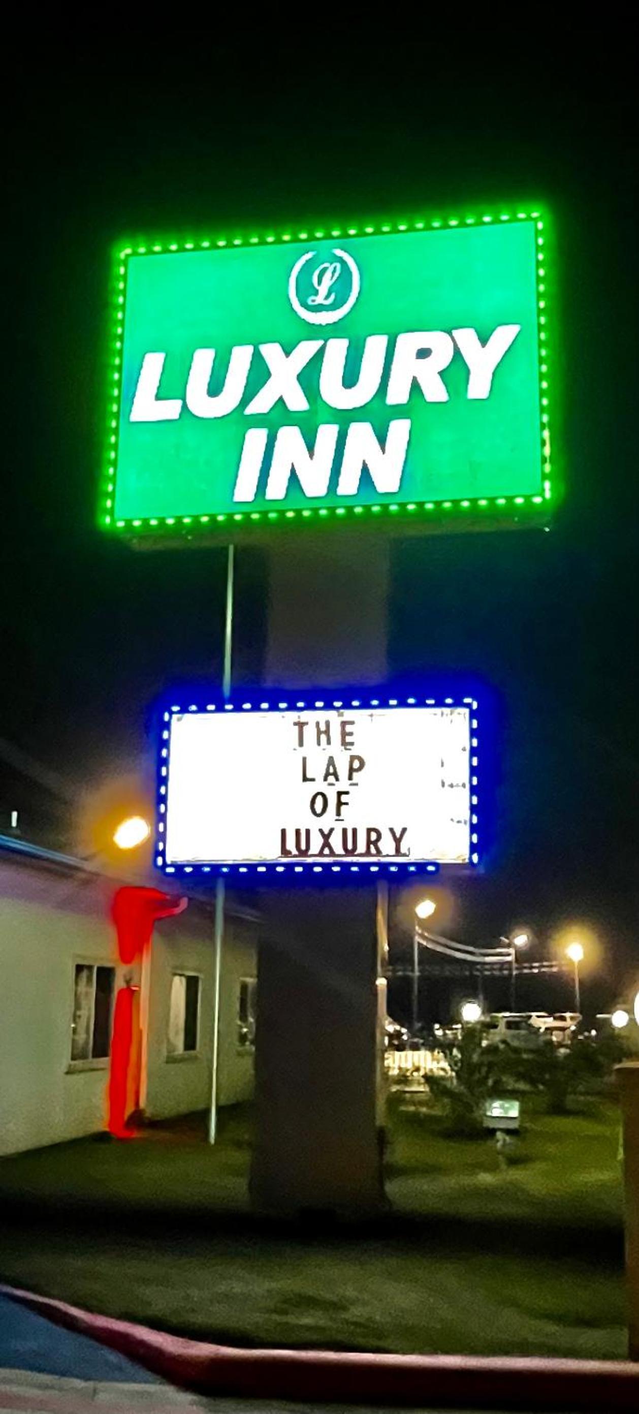 Luxury Inn Liberty photo 2