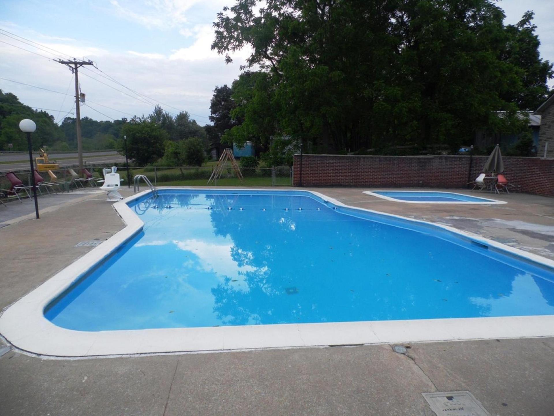 Tazewell Motel photo 11