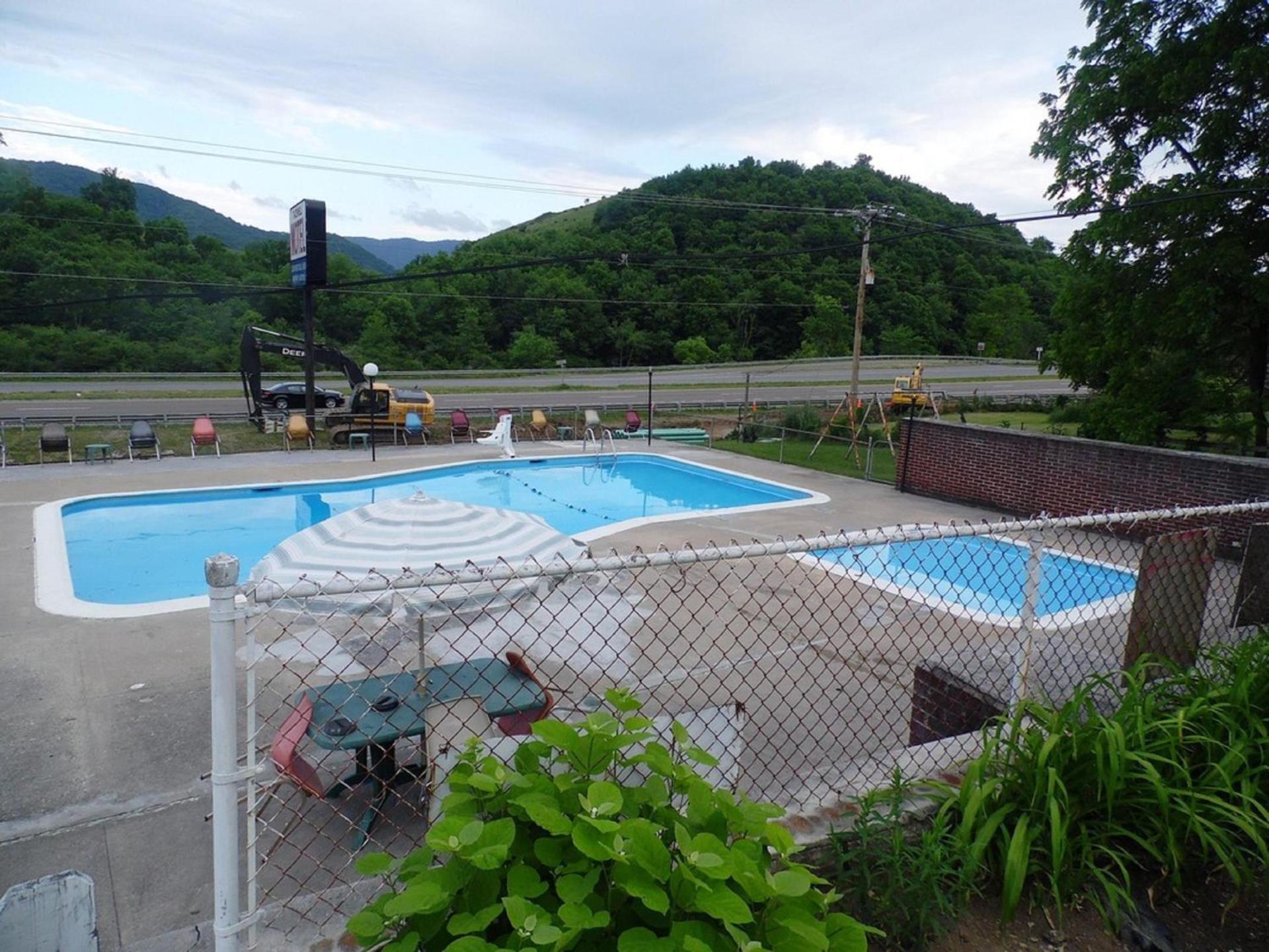 Tazewell Motel photo 12