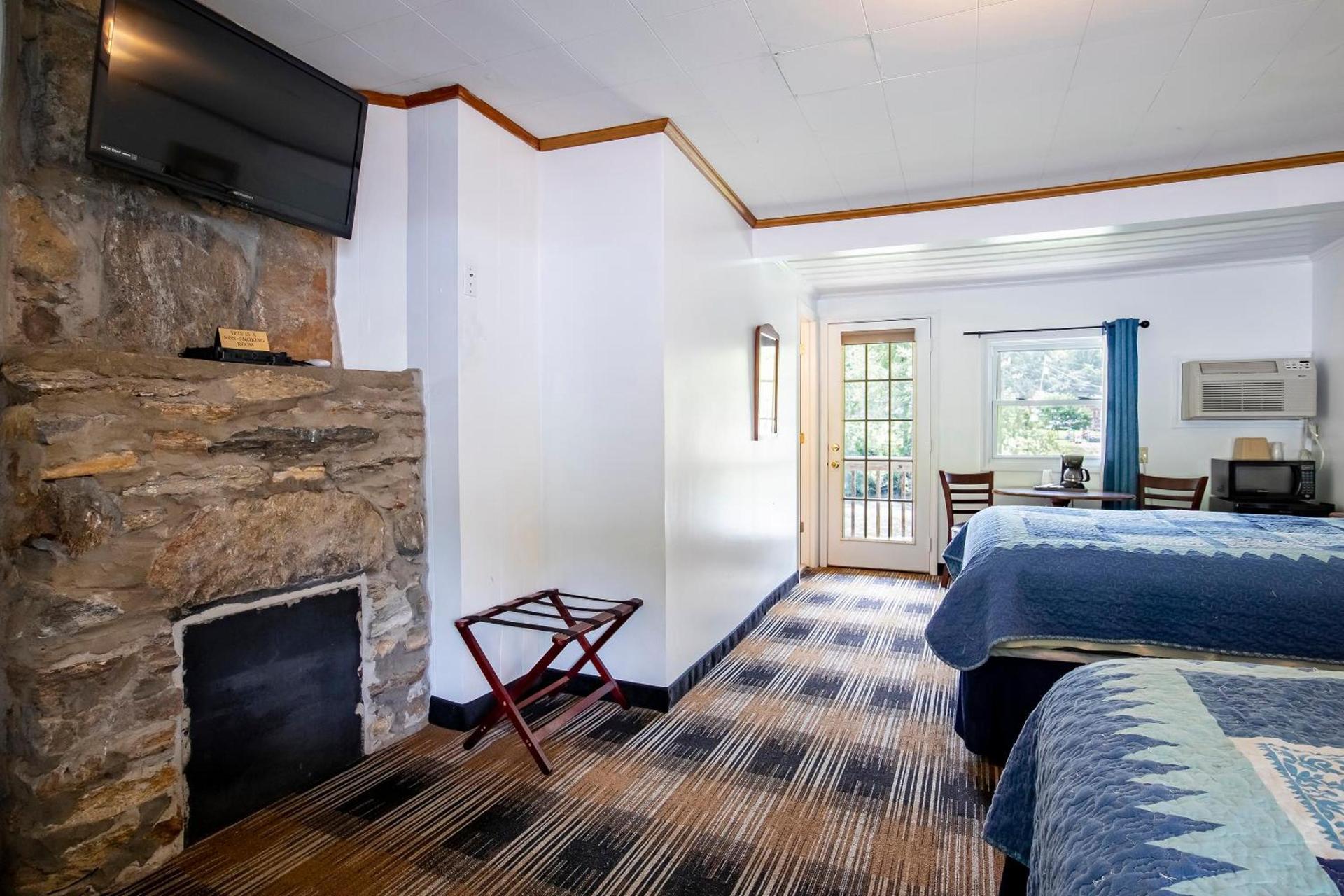 Lloyd's On The River Country Inn By Oyo photo 44