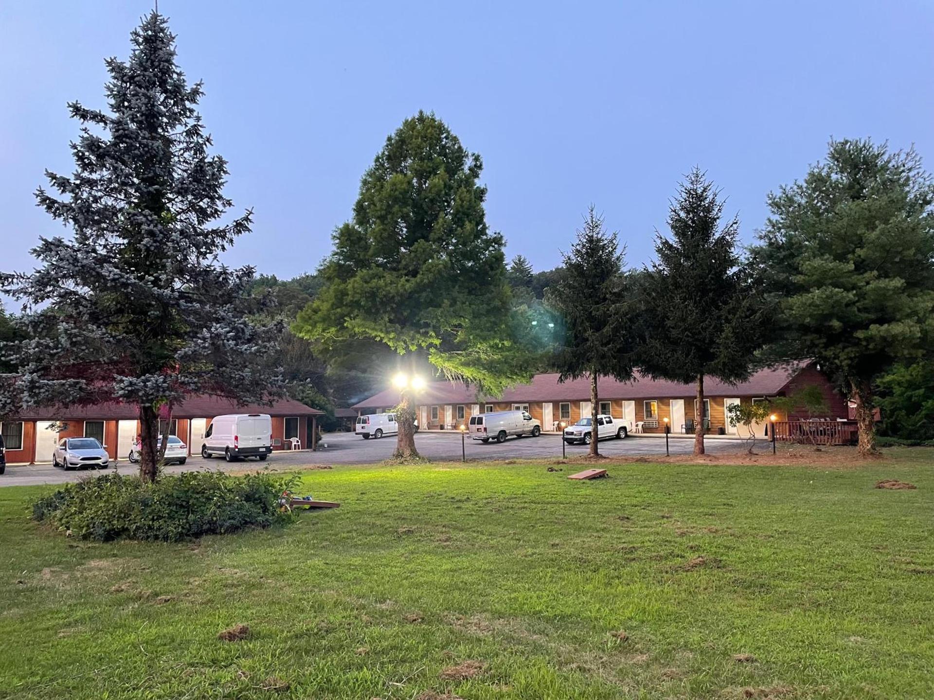 PINE VALLEY MOTEL — hotel in Spruce Pine