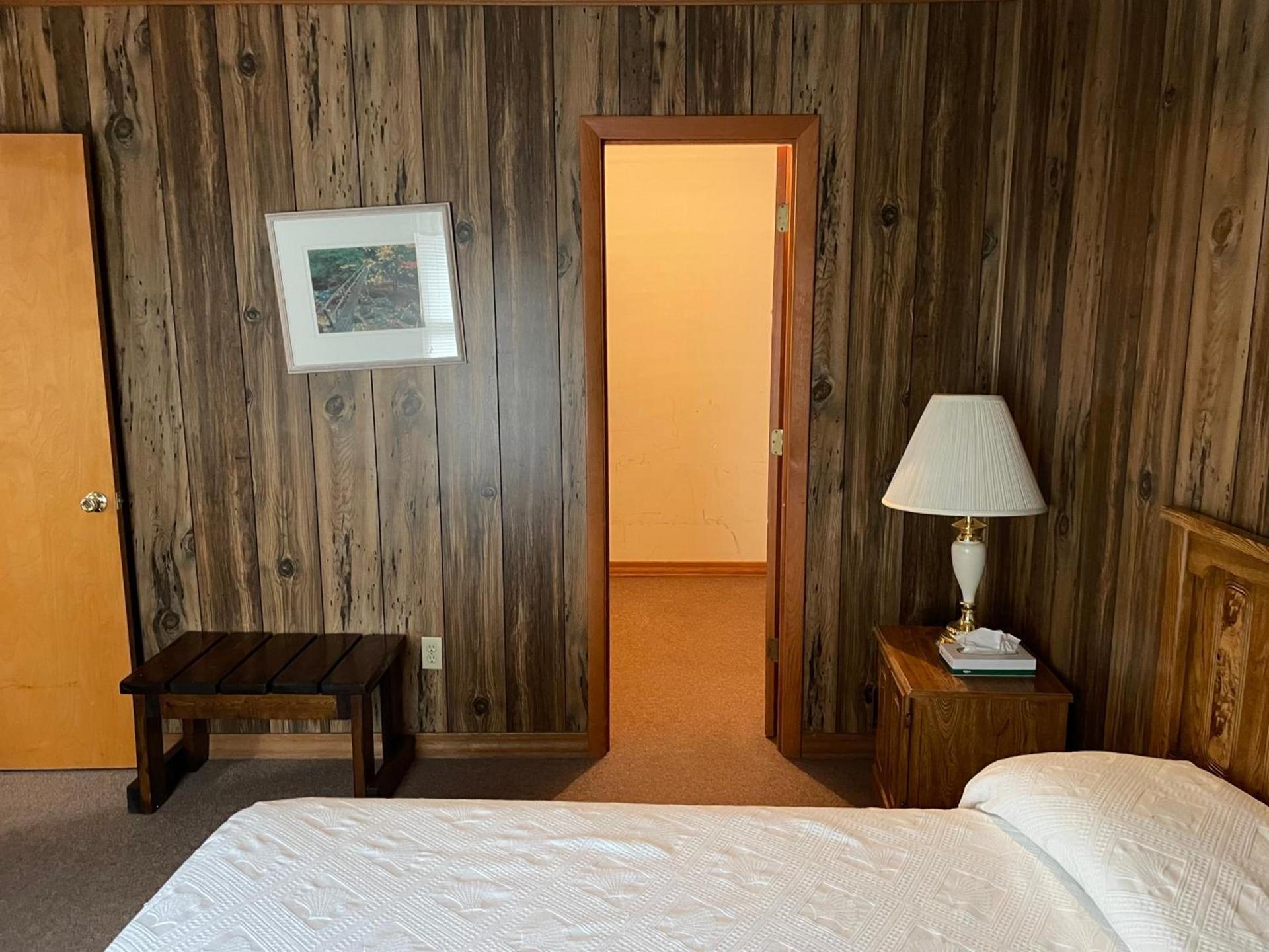 PINE VALLEY MOTEL photo 21