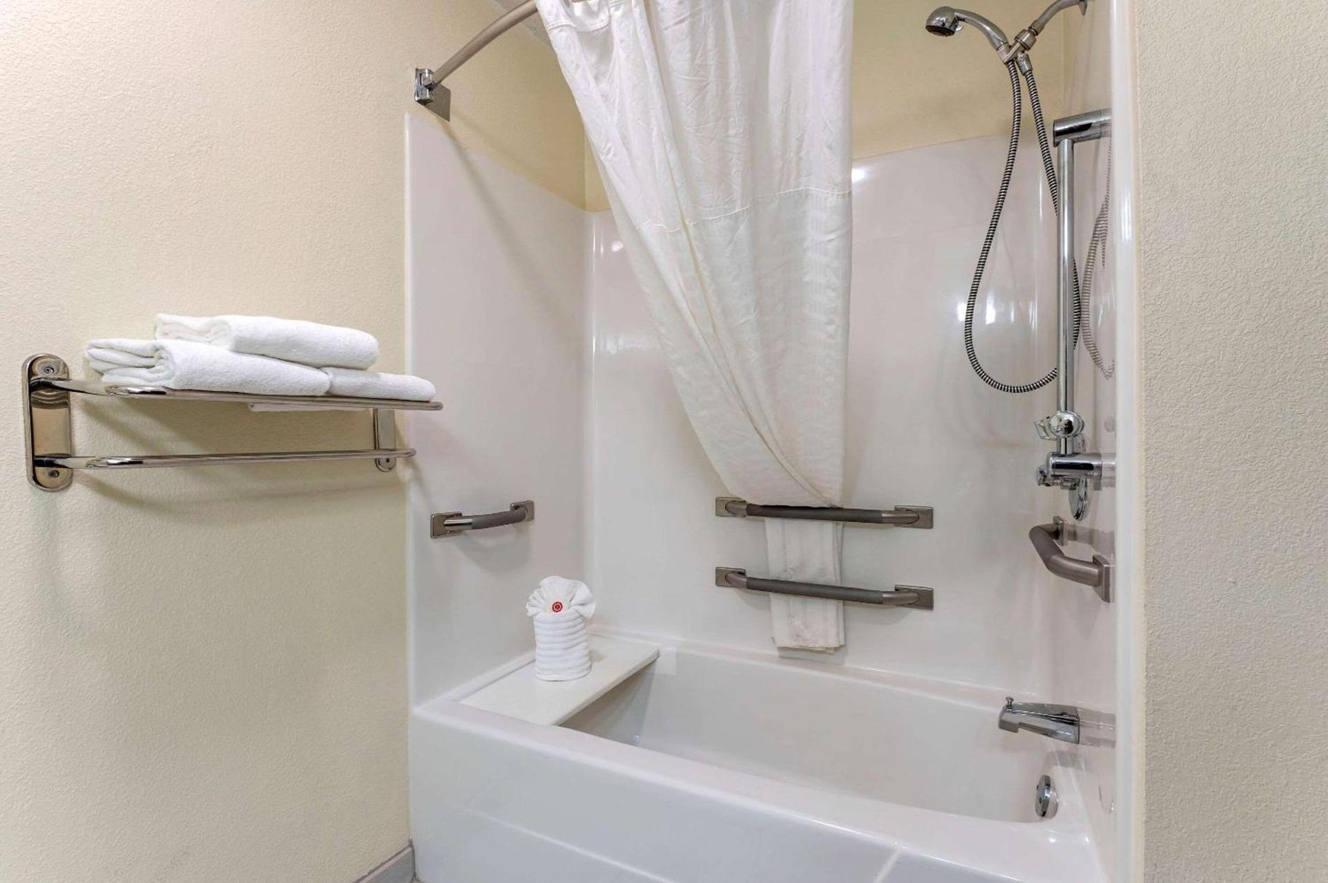 Comfort Inn Indianapolis East photo 17
