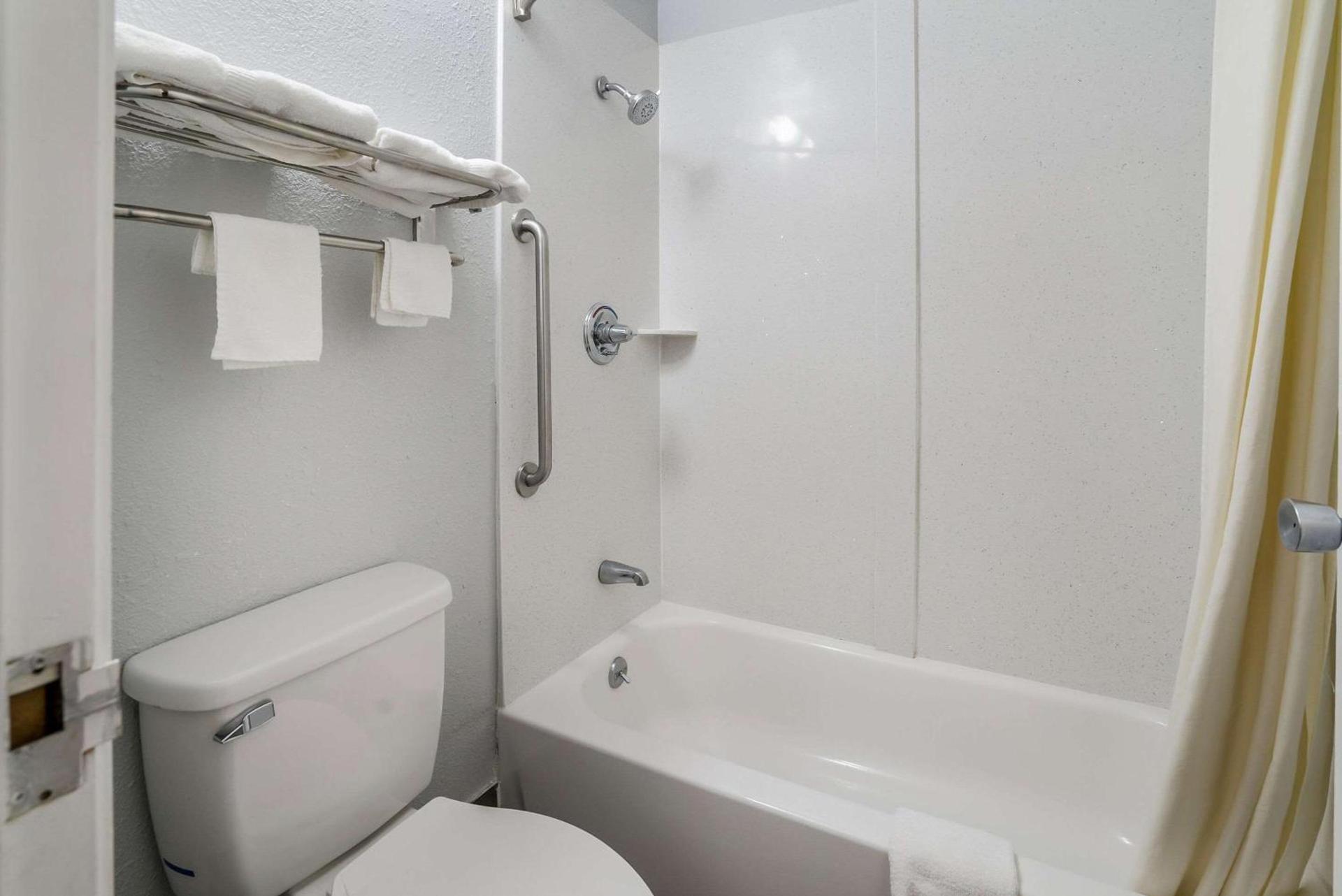 Quality Inn Greer - Greenville photo 5
