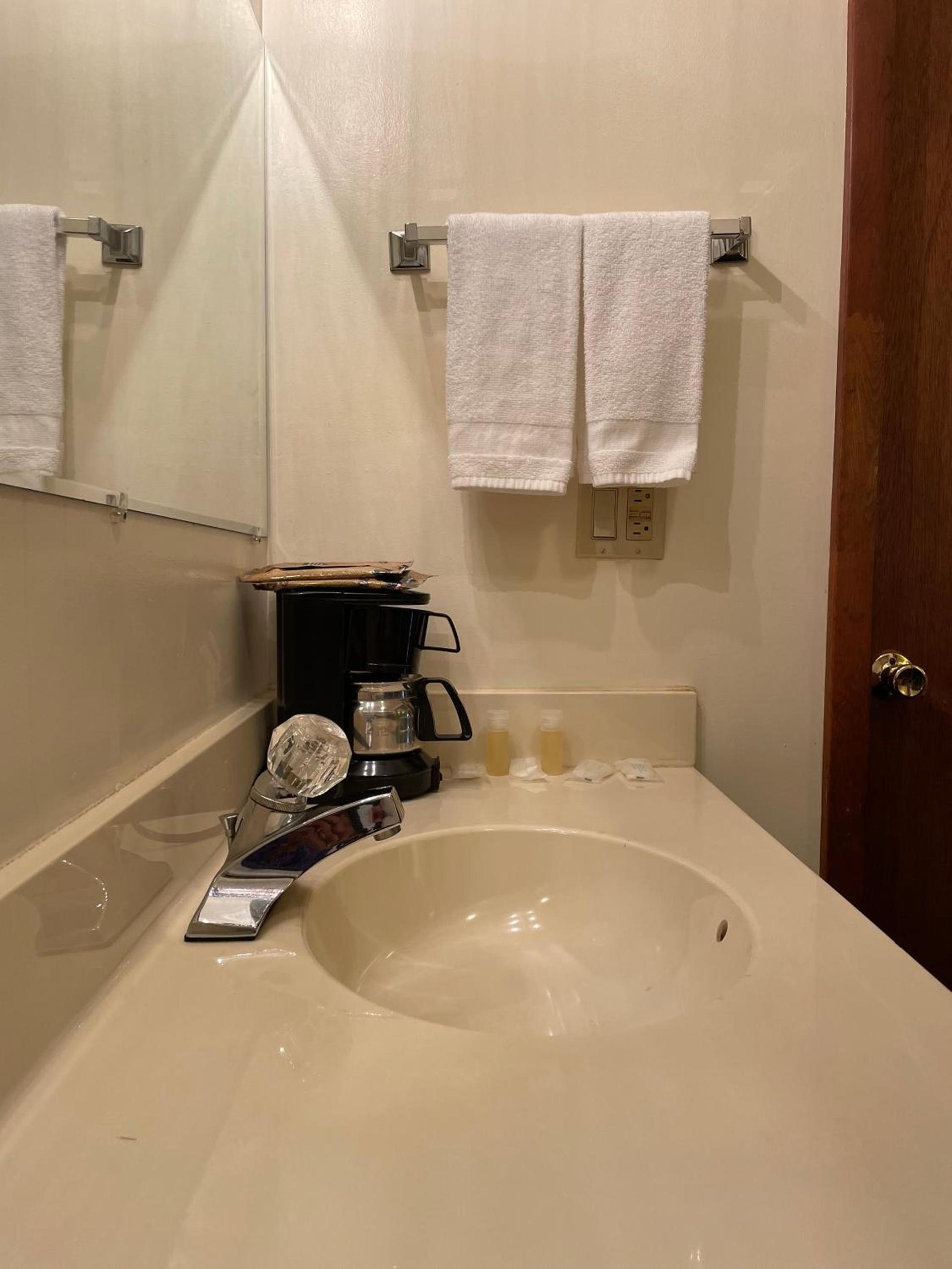 PINE VALLEY MOTEL photo 23