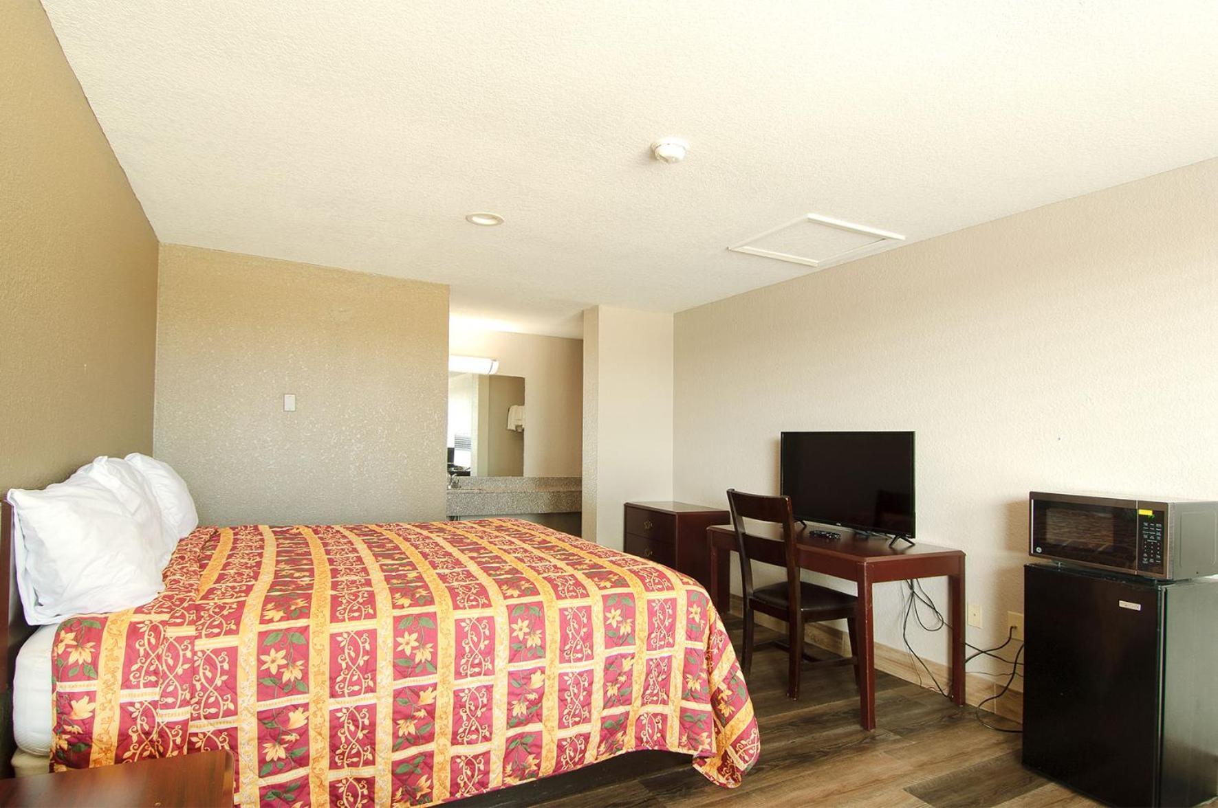 Town and Country INN photo 4