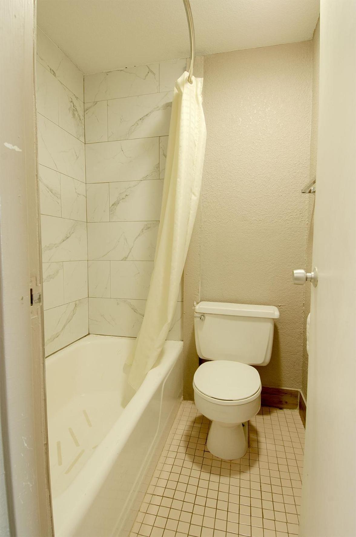 Town and Country INN photo 5