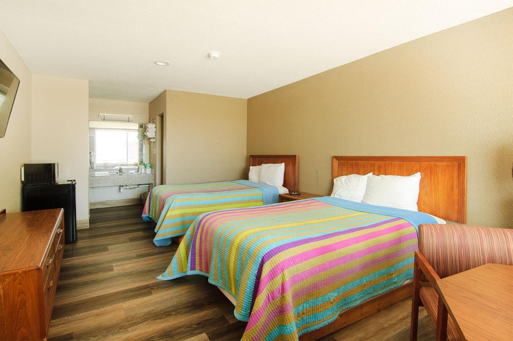 Town and Country INN photo 6