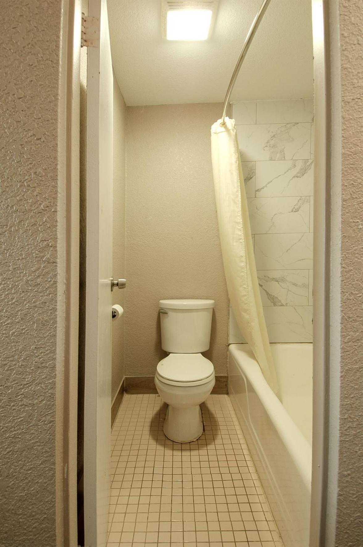 Town and Country INN photo 7