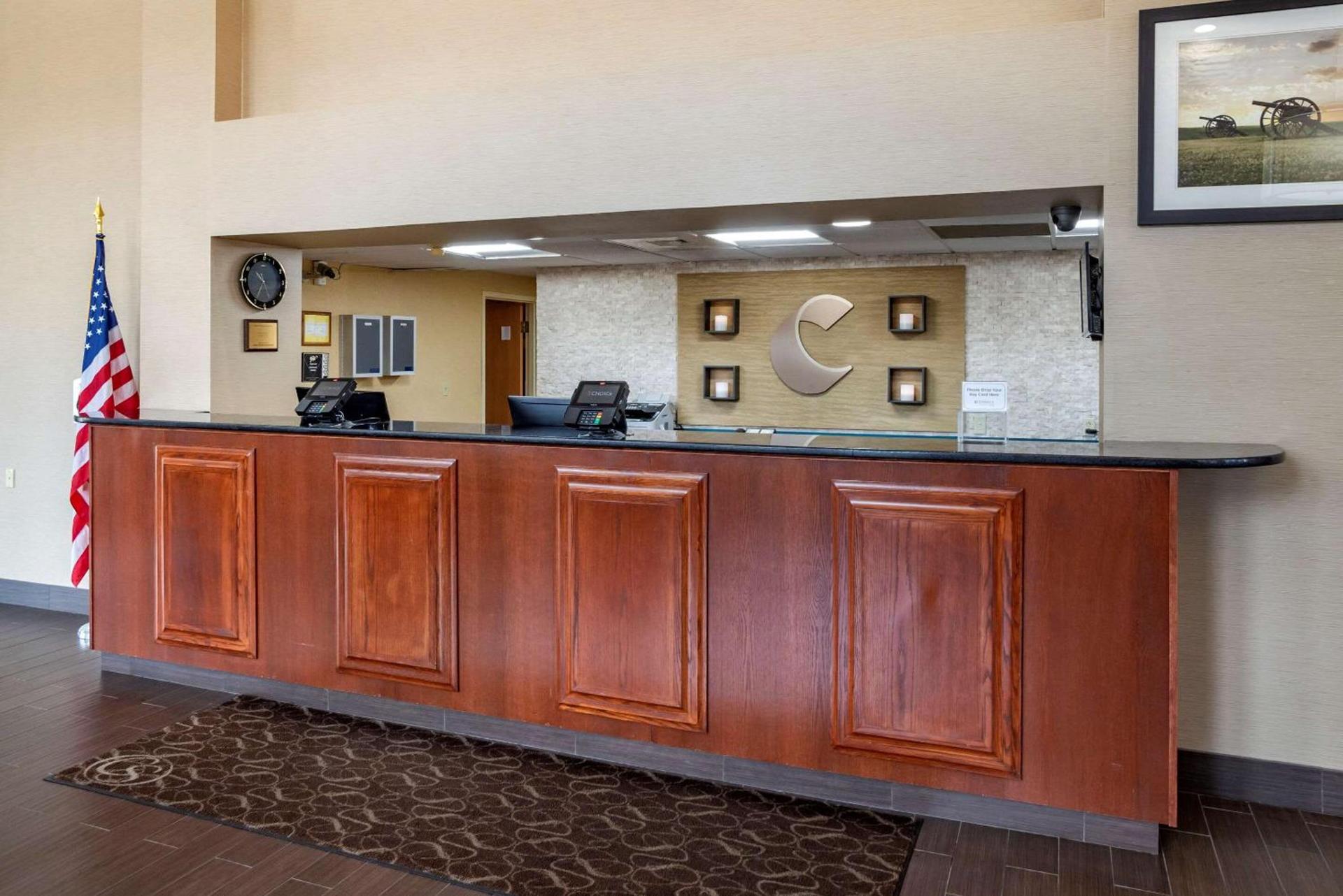 Comfort Suites Hagerstown Southeast photo 3