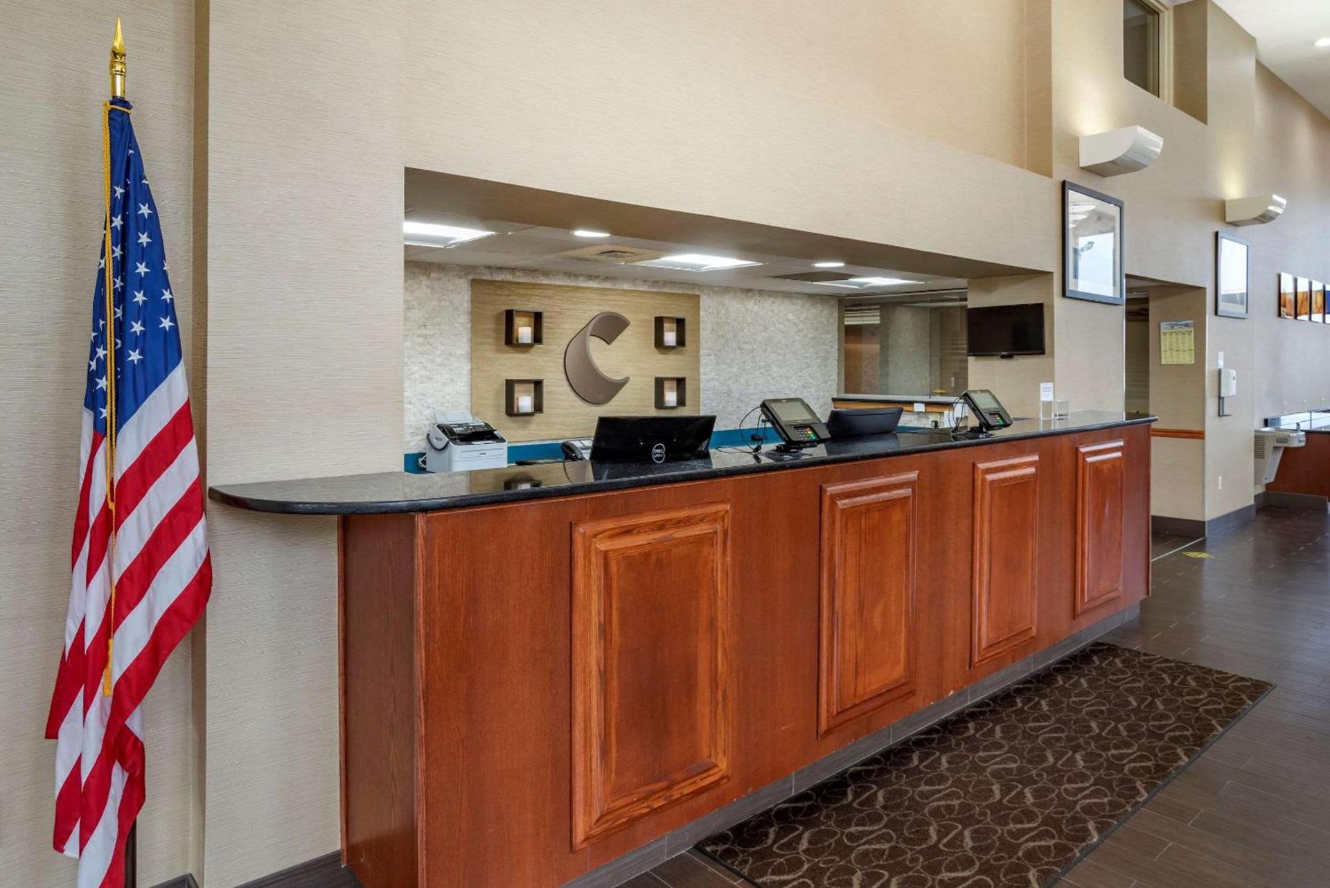 Comfort Suites Hagerstown Southeast photo 4