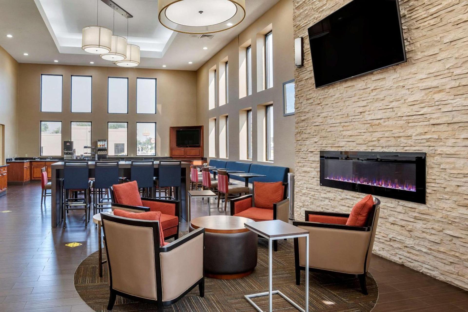 Comfort Suites Hagerstown Southeast photo 5