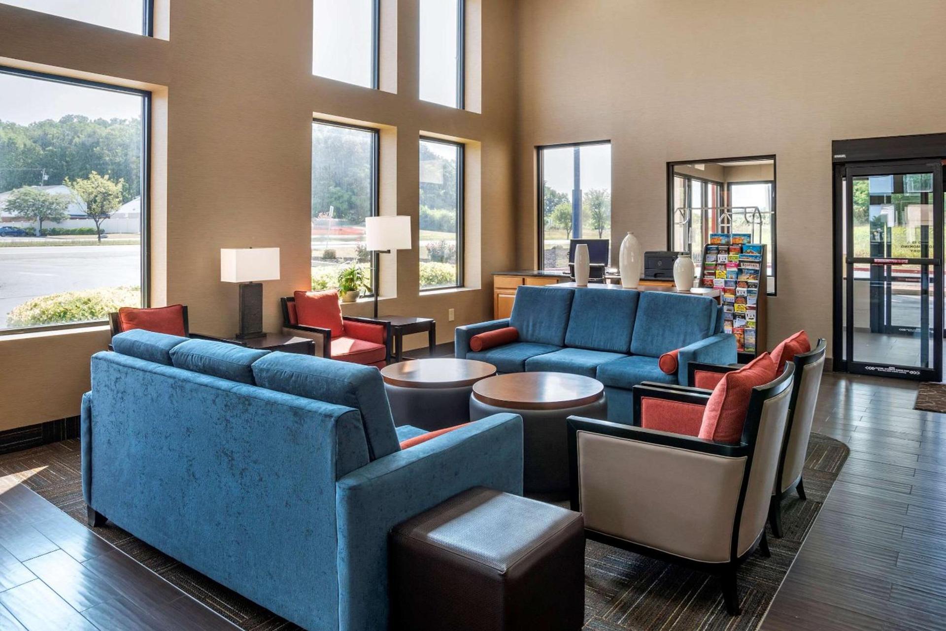 Comfort Suites Hagerstown Southeast photo 6