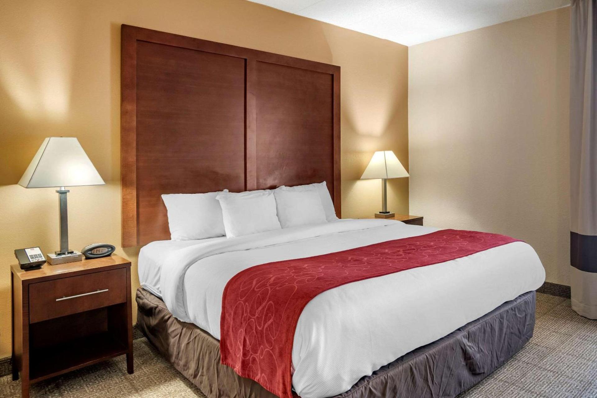 Comfort Suites Hagerstown Southeast photo 13