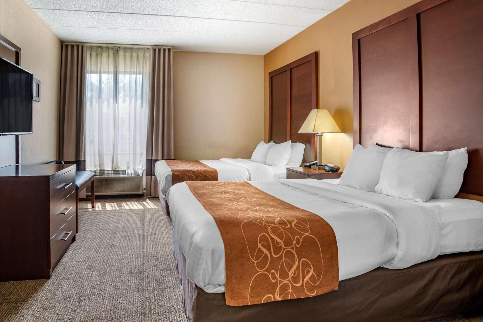 Comfort Suites Hagerstown Southeast photo 16