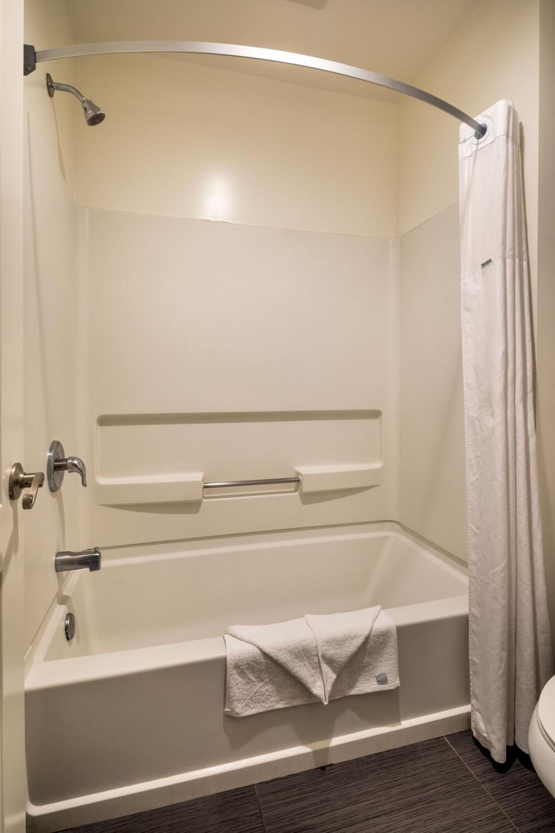 Travelodge by Wyndham LAX photo 23