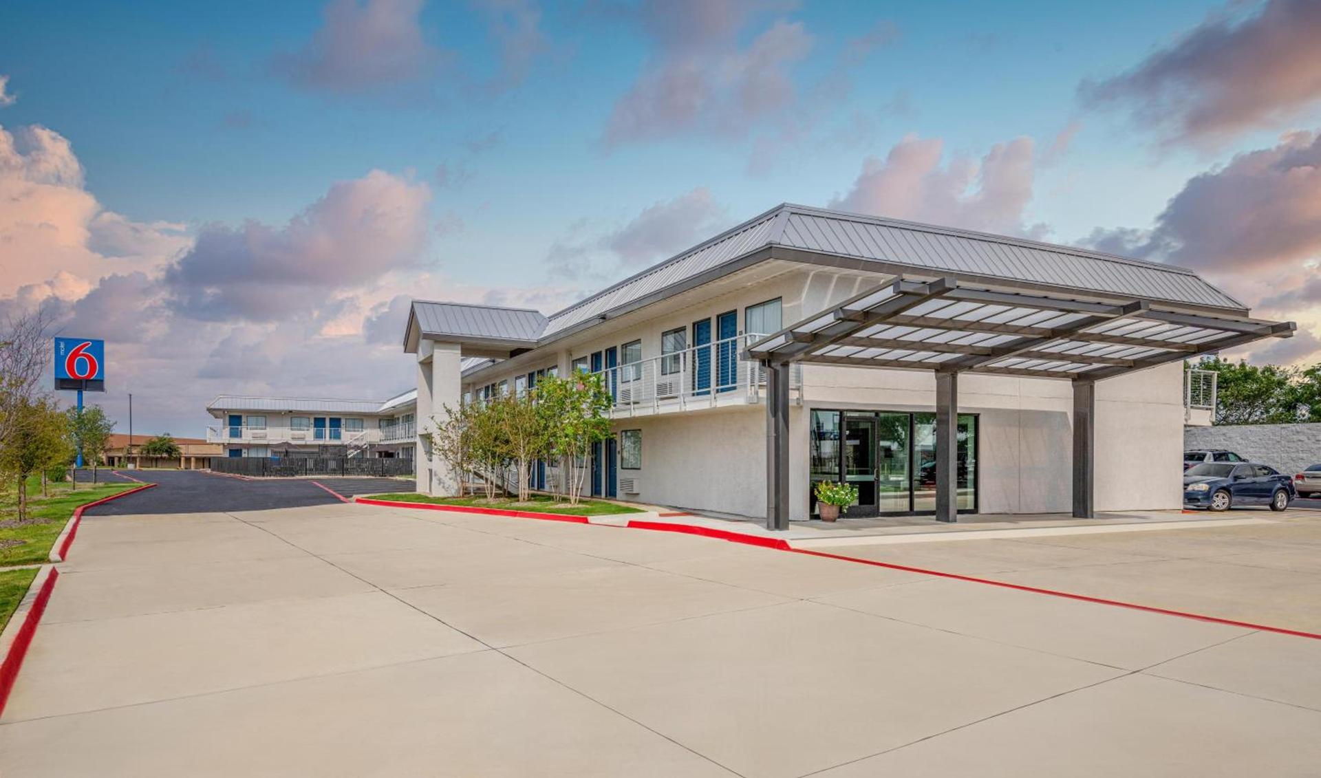 Motel 6-Euless, TX - Dallas photo 38
