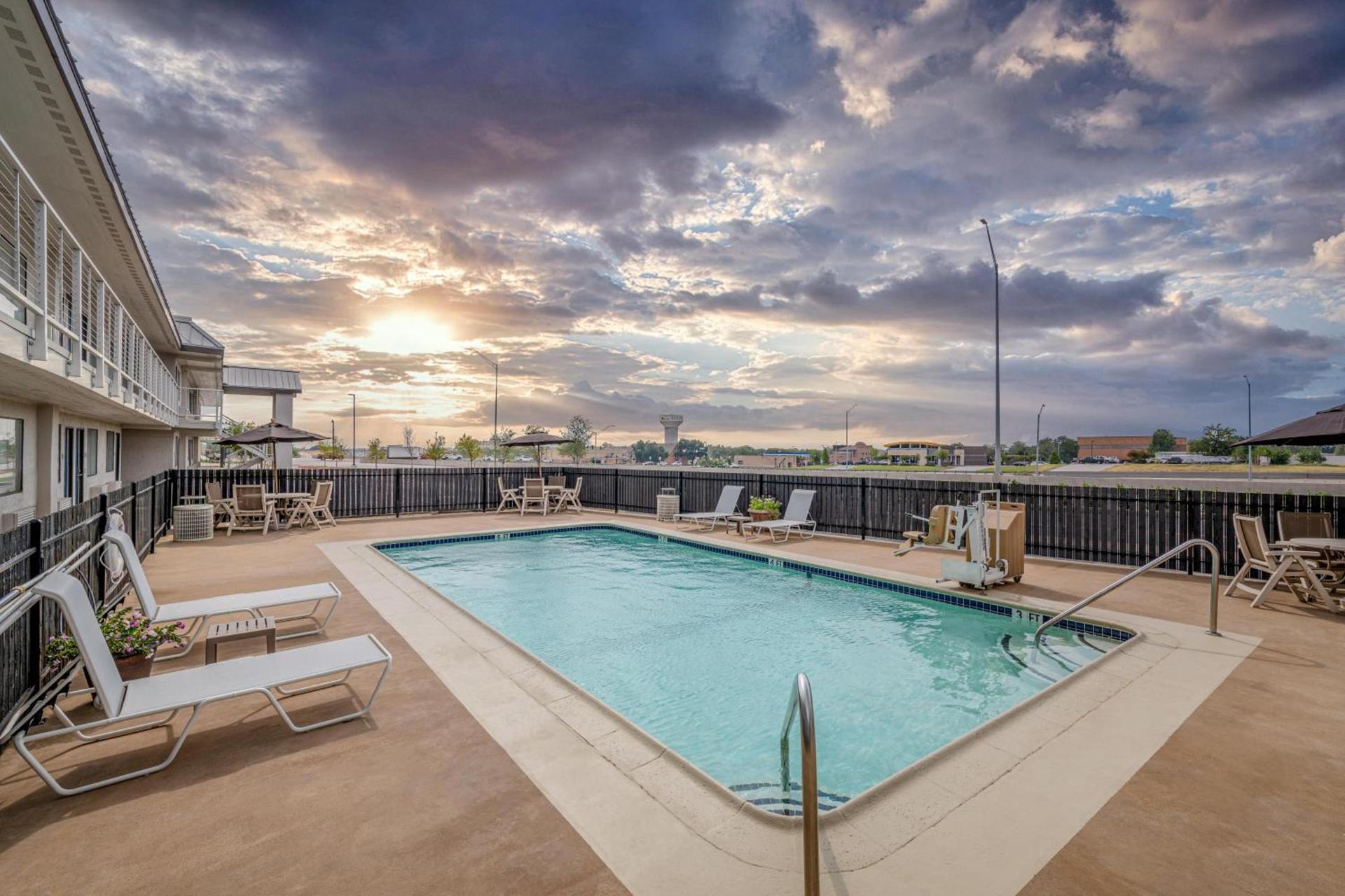 Motel 6-Euless, TX - Dallas photo 30