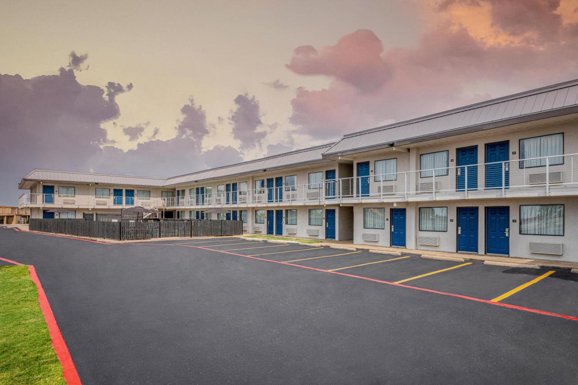 Motel 6-Euless, TX - Dallas photo 31