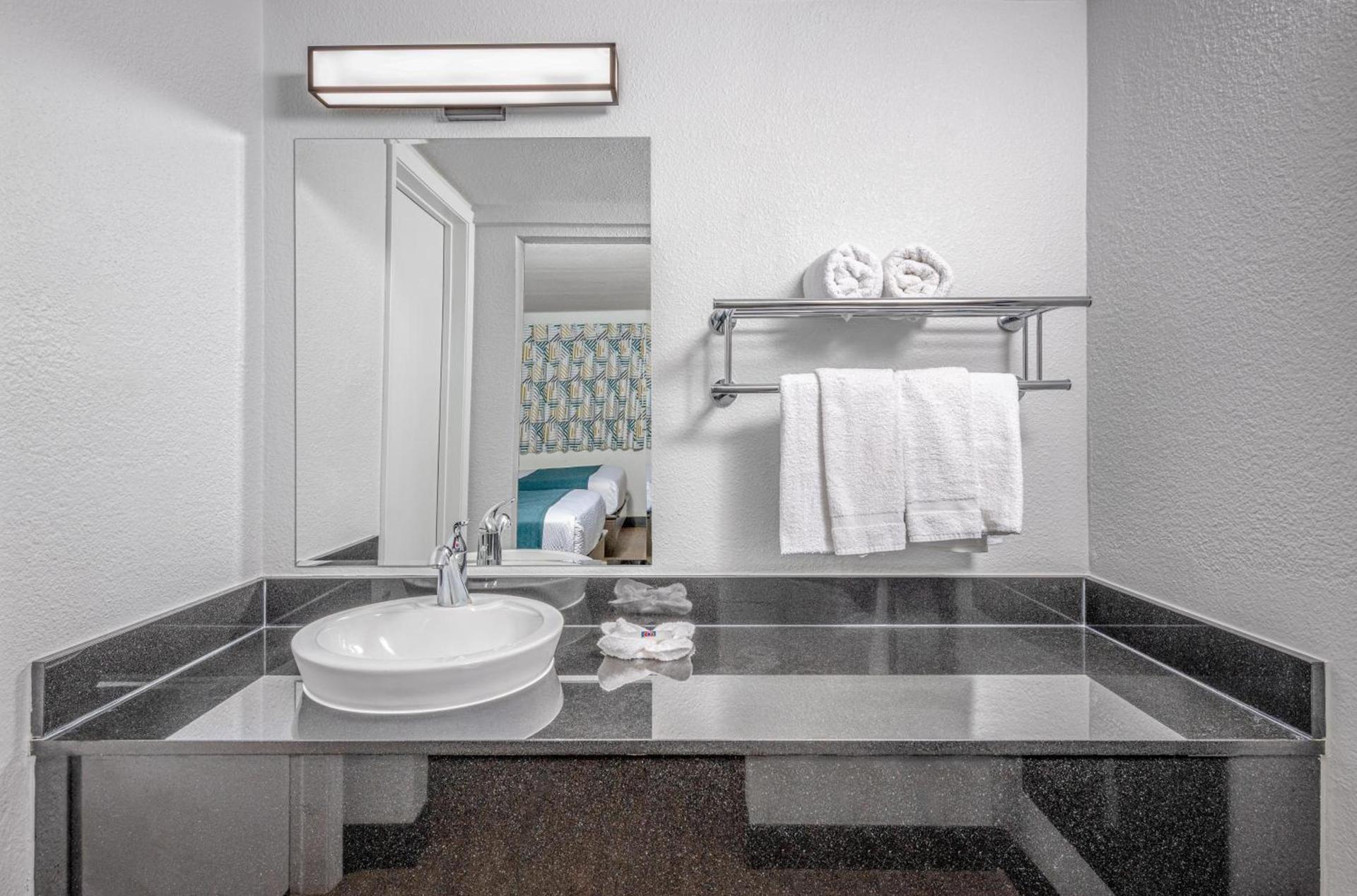 Motel 6-Euless, TX - Dallas photo 48
