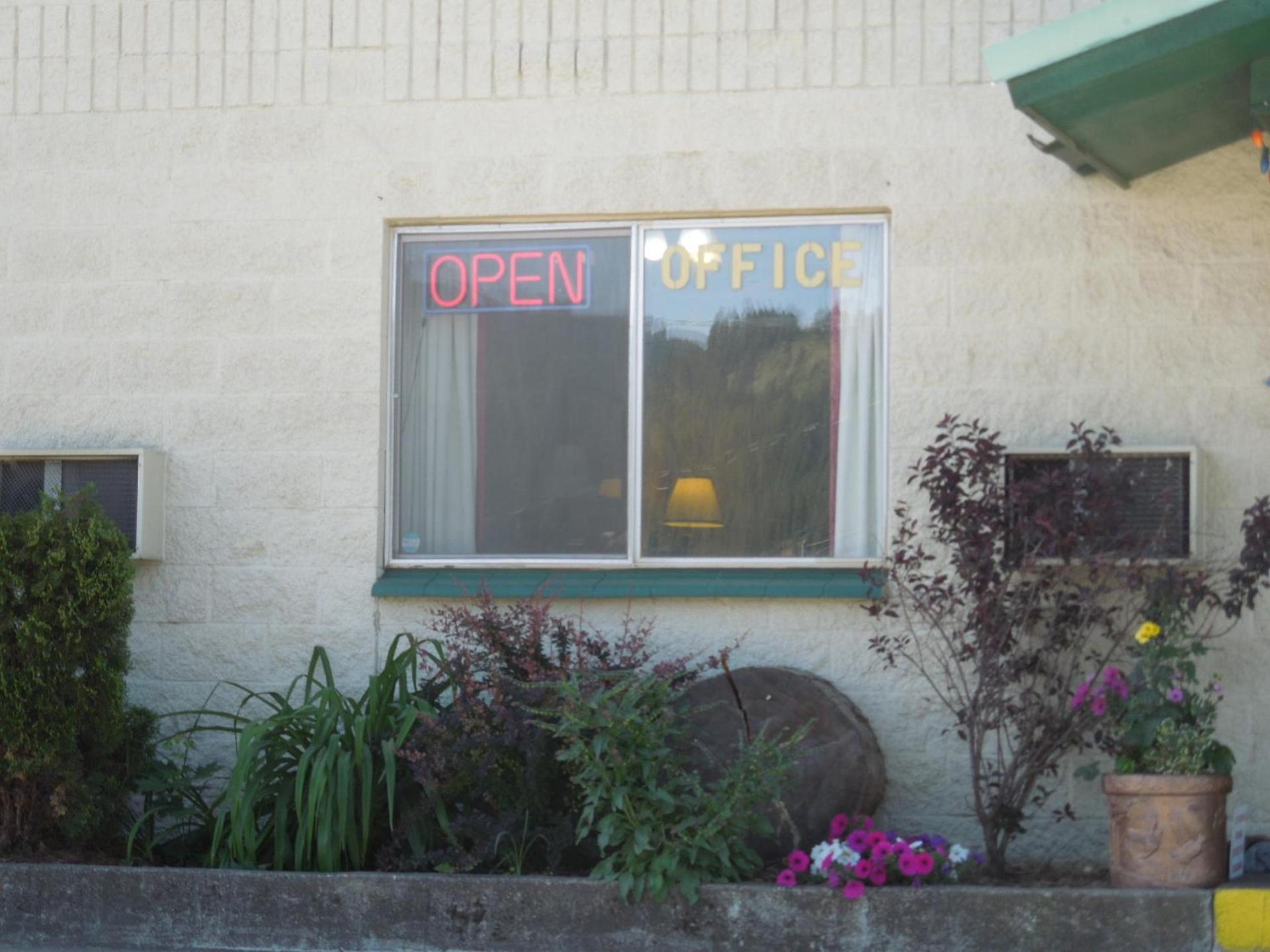 The Pines Motel photo 3