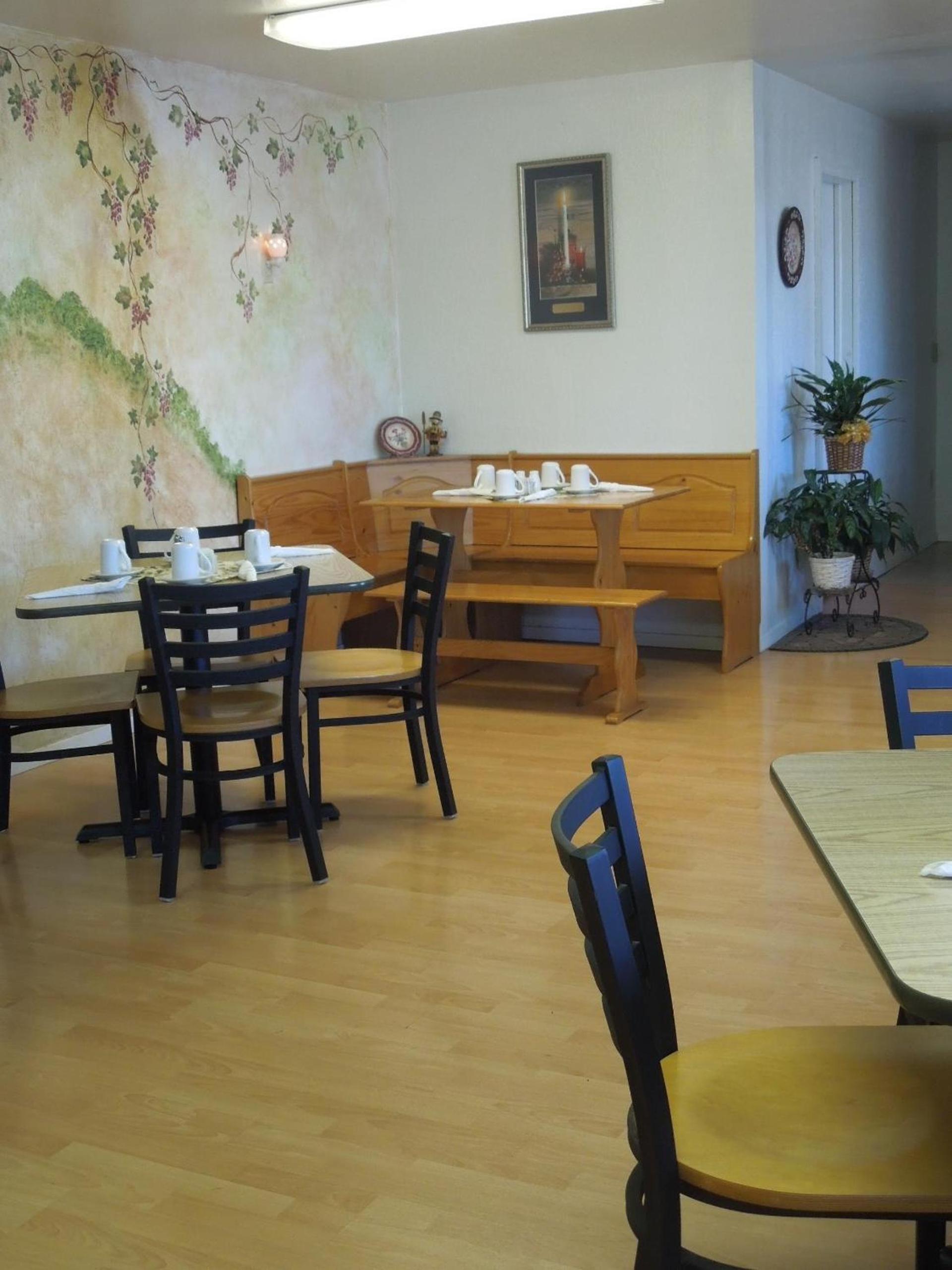 The Pines Motel photo 8