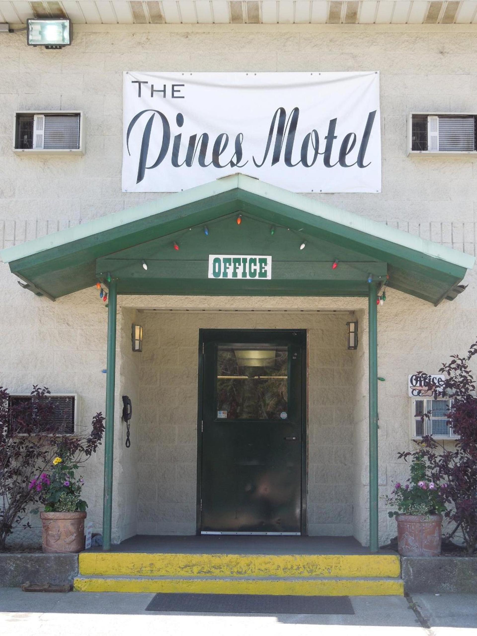 The Pines Motel photo 9