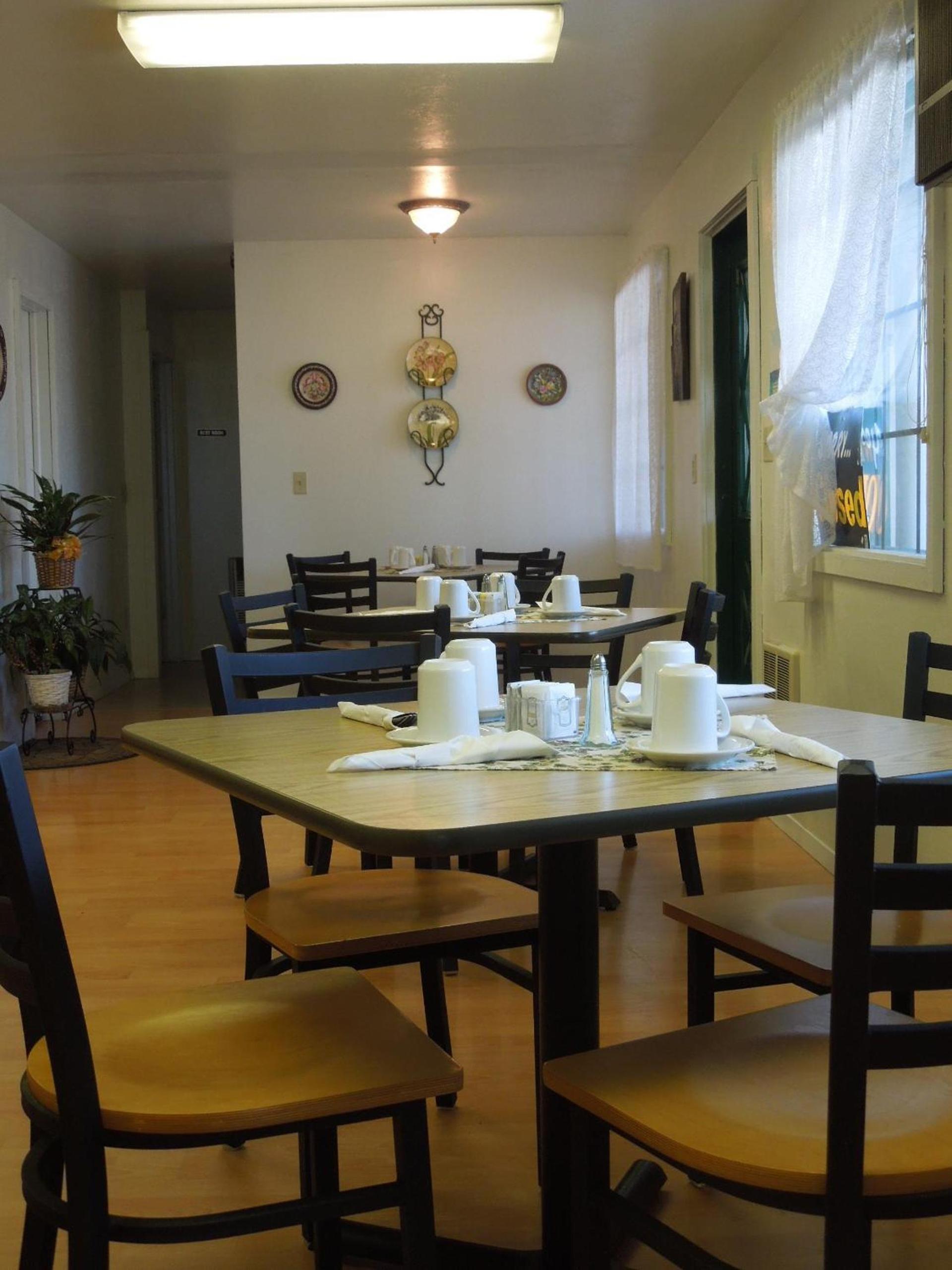 The Pines Motel photo 11