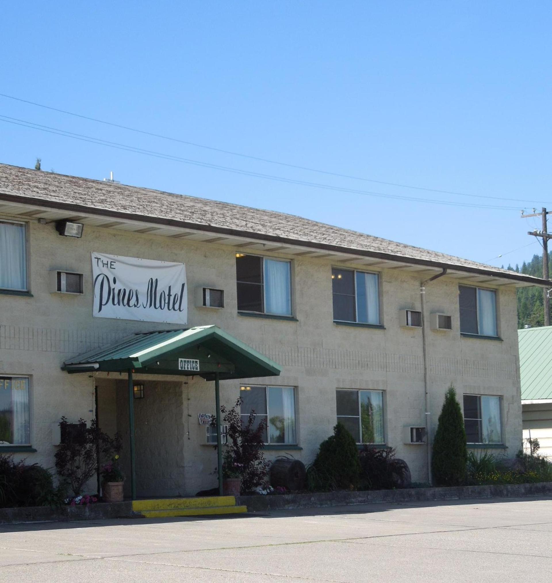 The Pines Motel photo 12