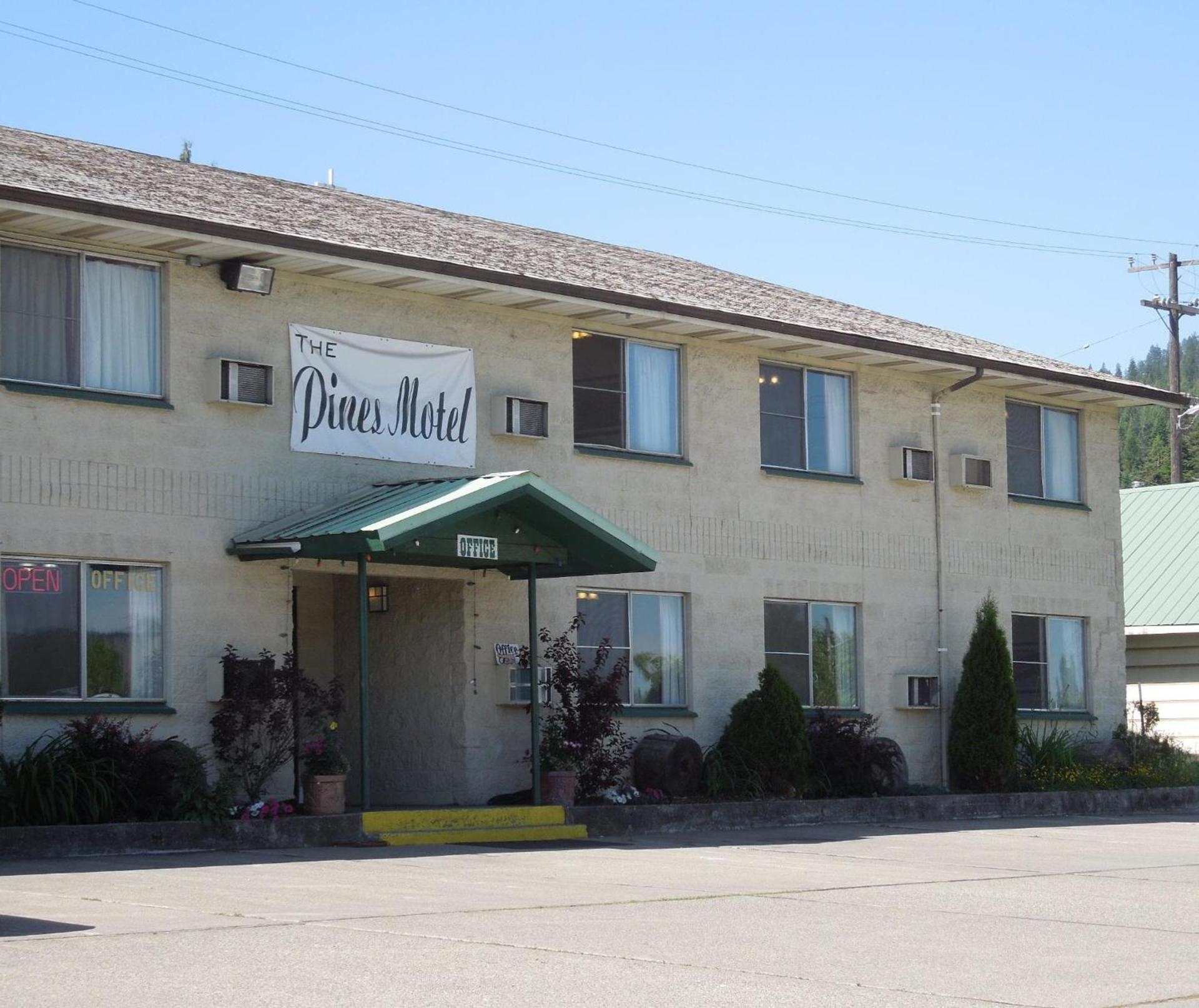 The Pines Motel photo 13