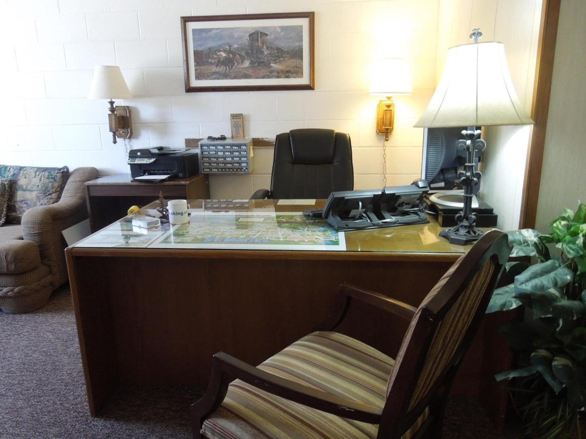 The Pines Motel photo 18