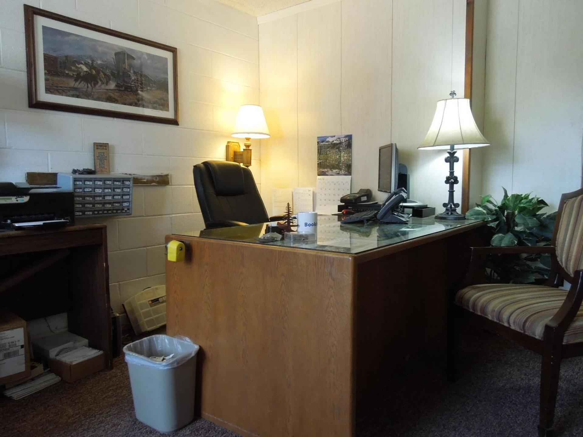 The Pines Motel photo 19
