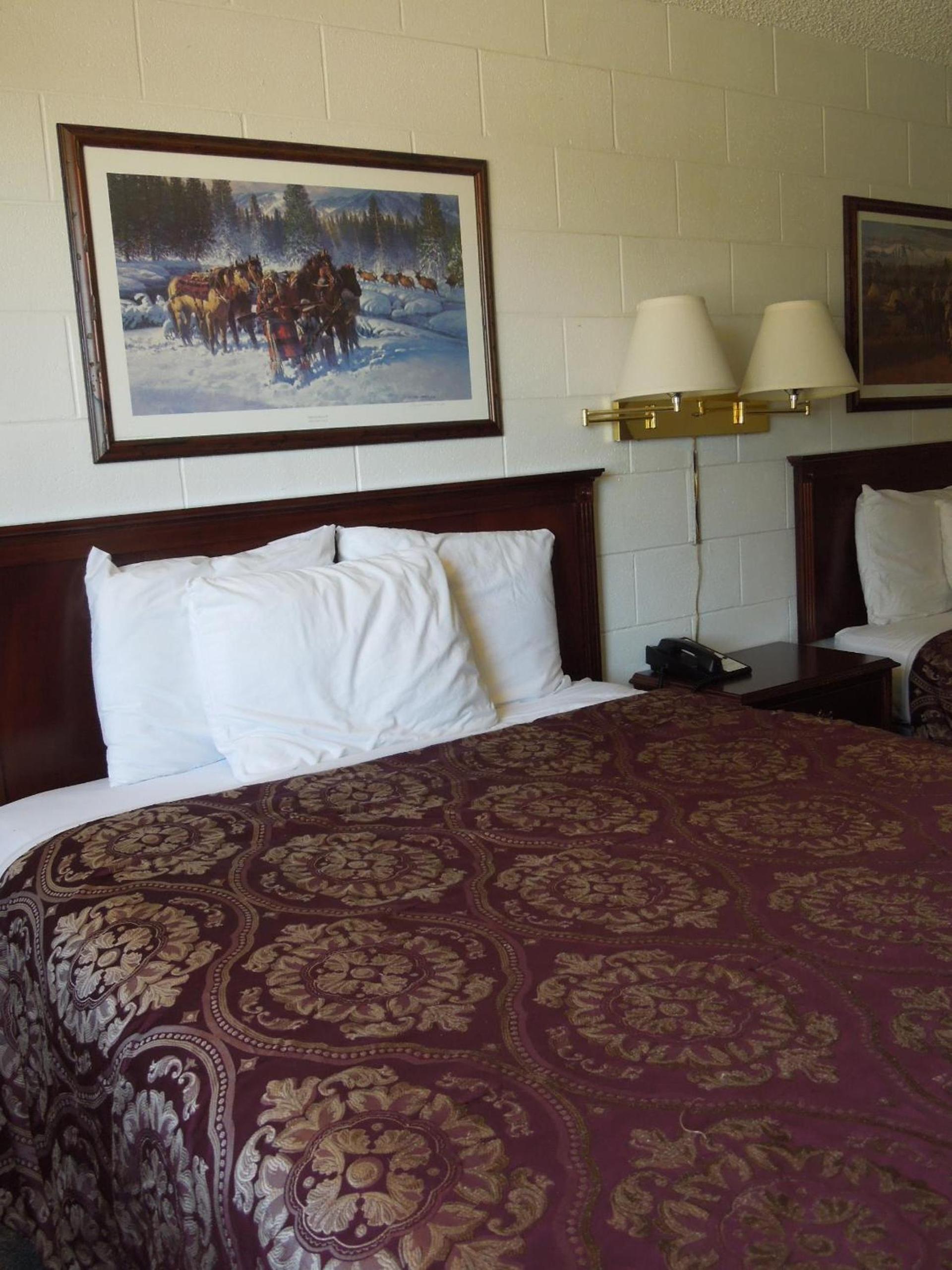 The Pines Motel photo 25